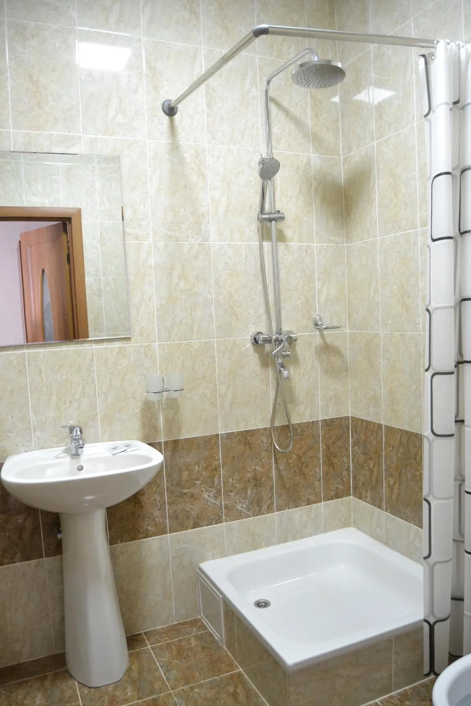 Shower in Madanur Hotel