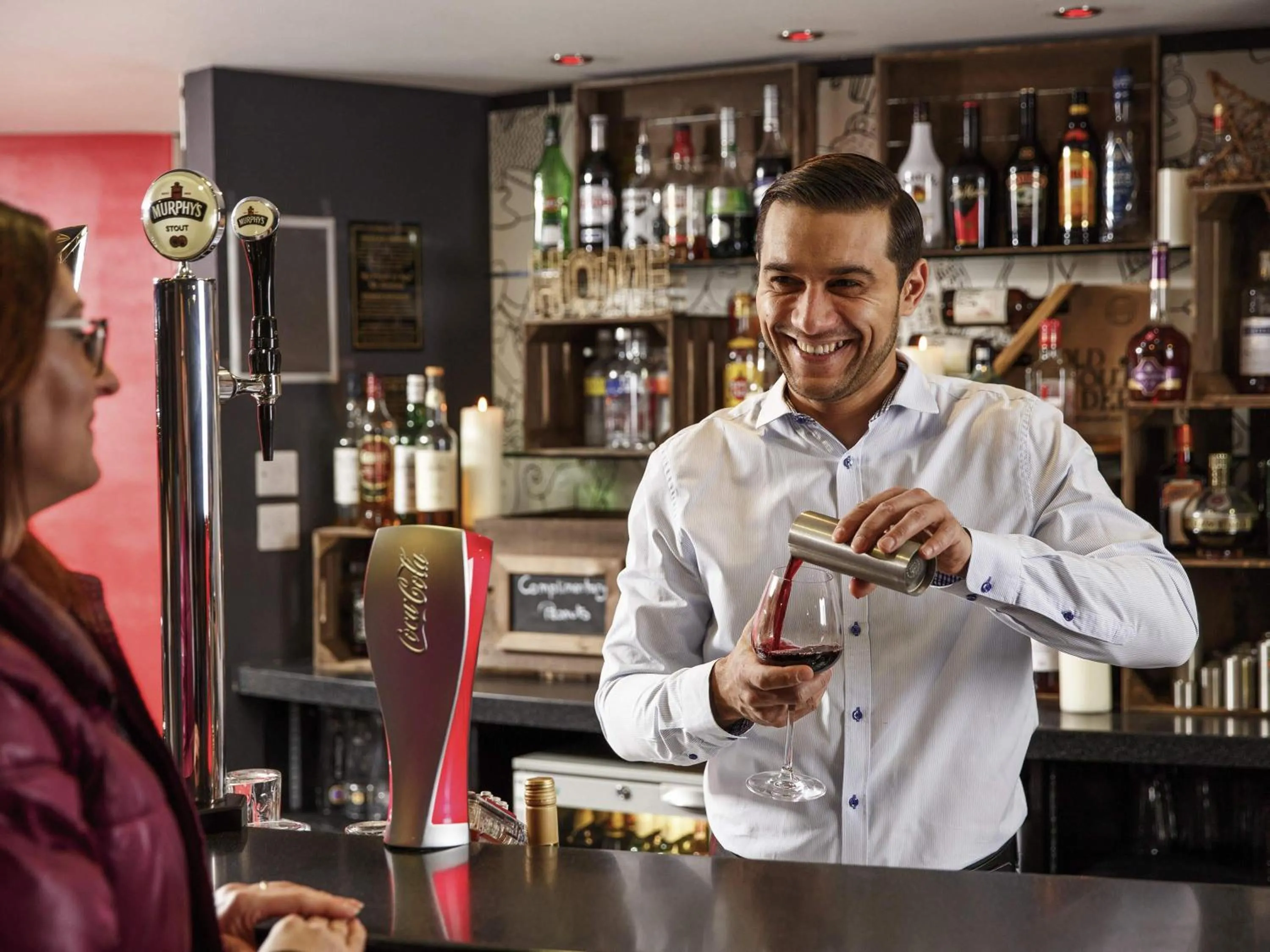 Lounge or bar in Ibis London Luton Airport