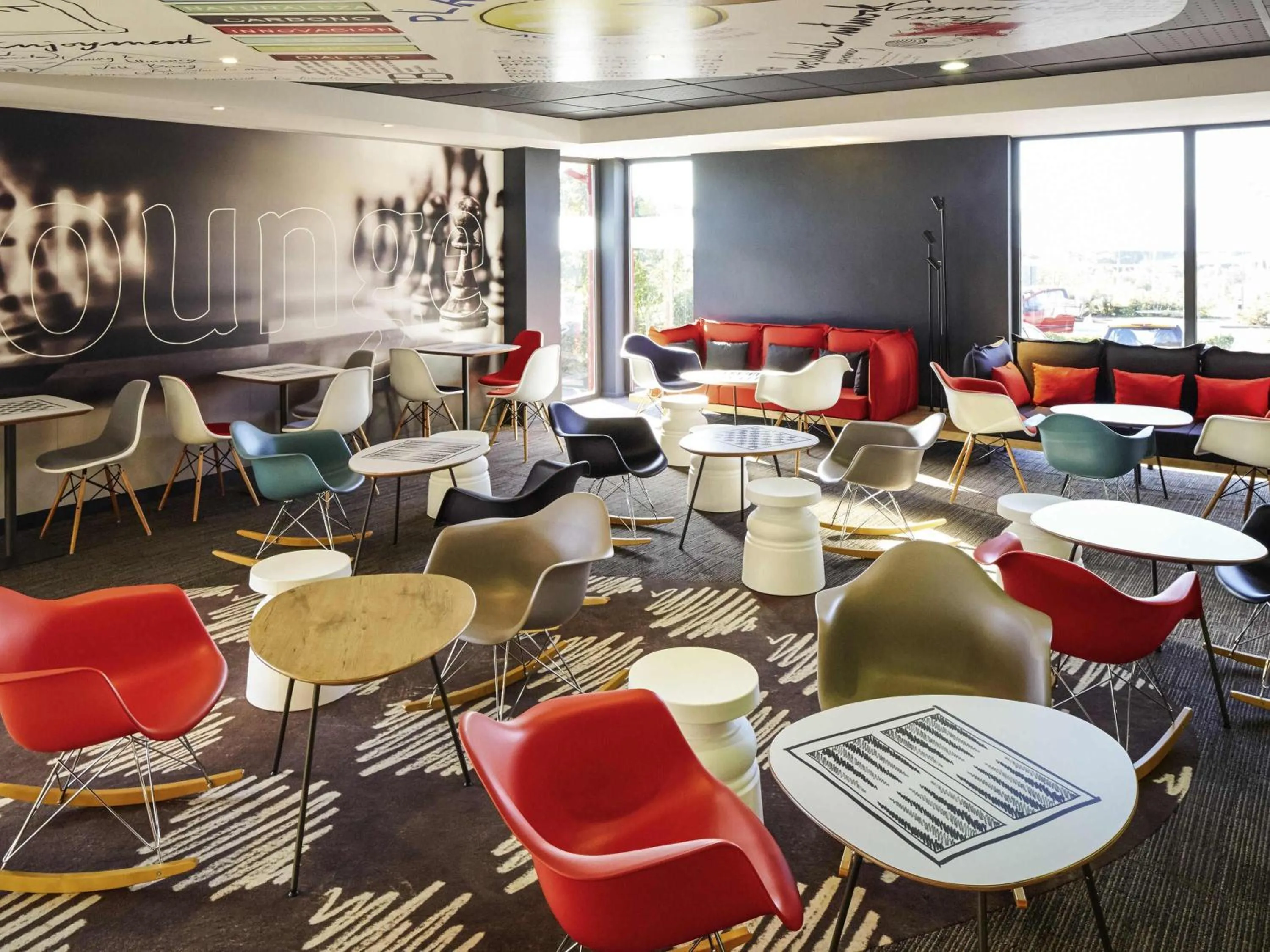 Restaurant/places to eat in Ibis London Luton Airport