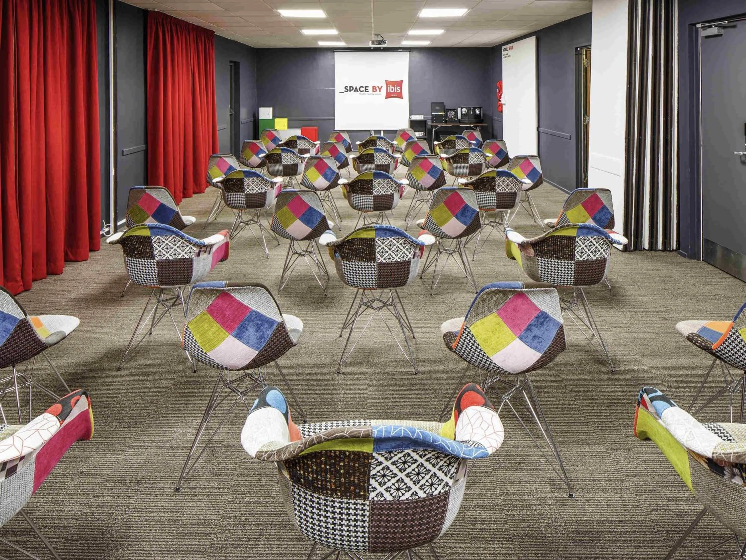 Meeting/conference room in Ibis London Luton Airport