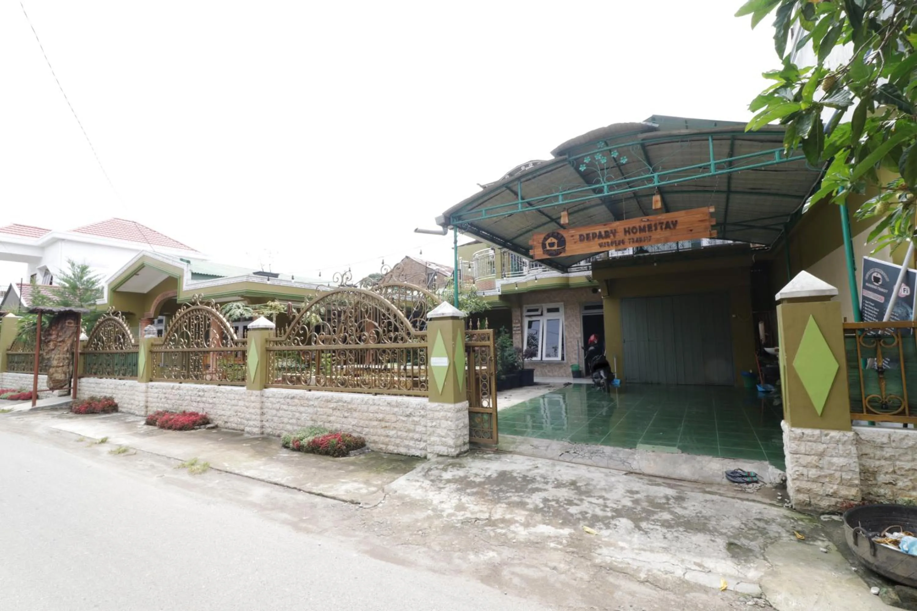 Property building in Waroeng Transit & Depary Homestay