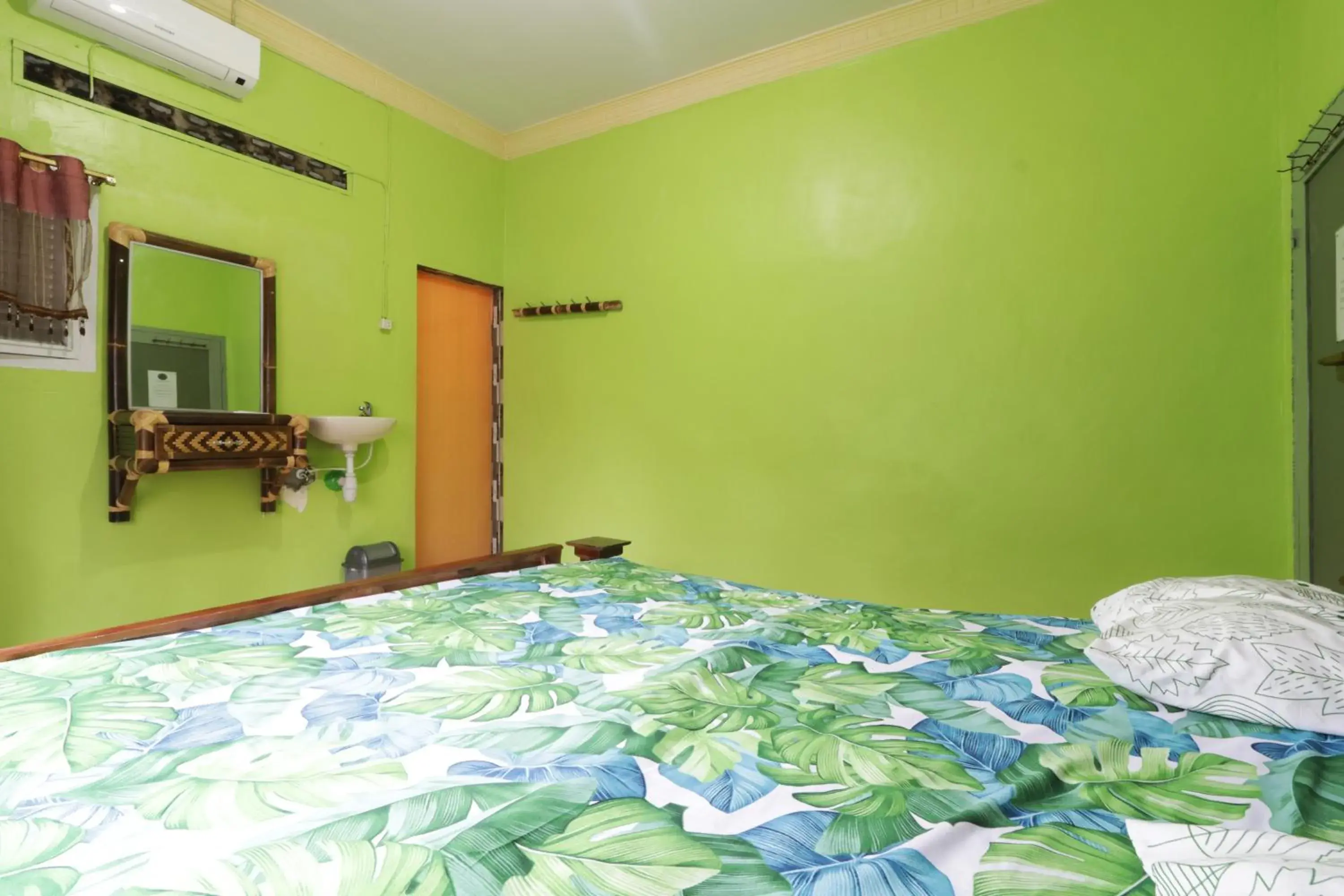 Photo of the whole room, Bed in Waroeng Transit & Depary Homestay Photo of the whole room, Bed in Waroeng Transit & Depary Homestay