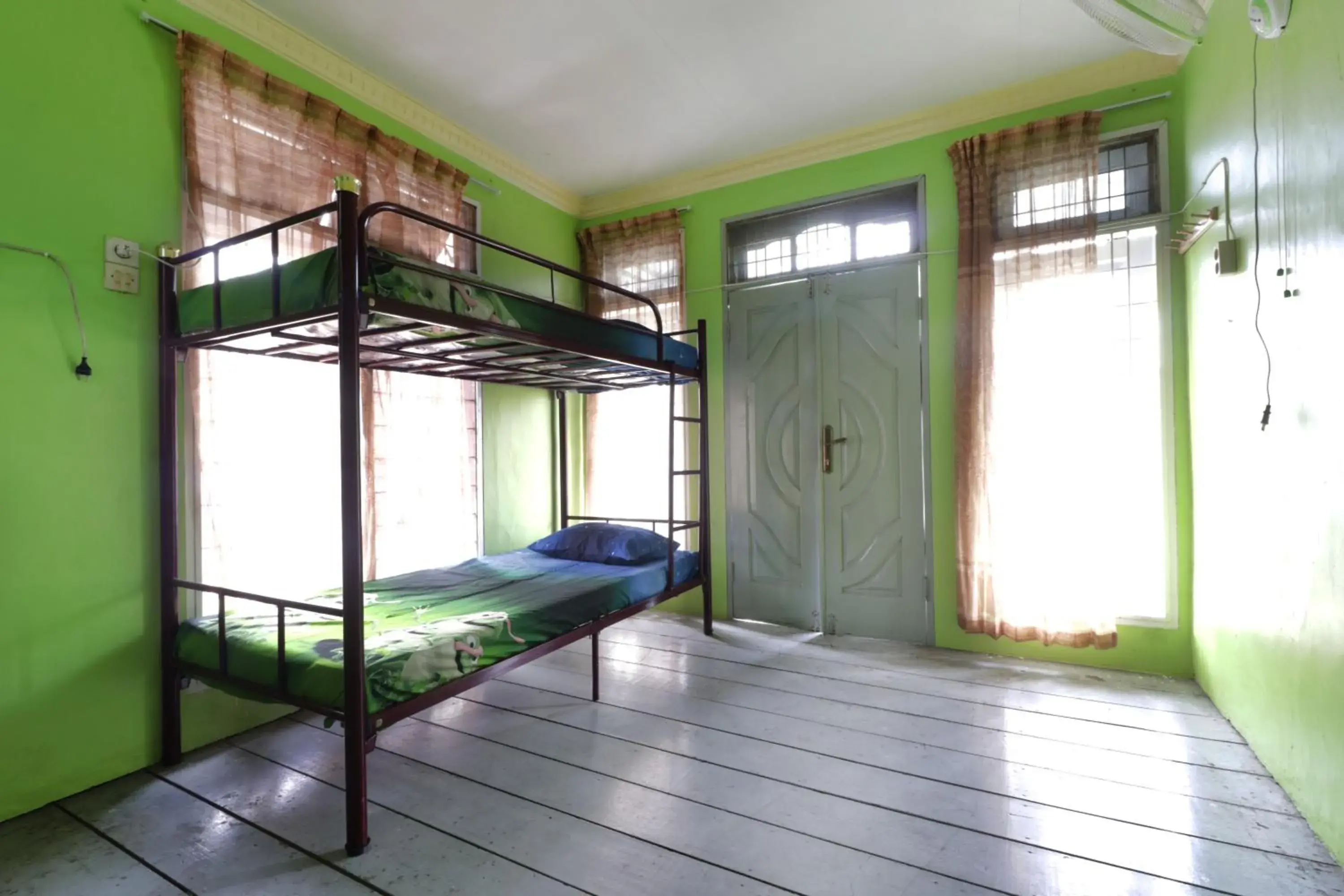 Bed in Waroeng Transit & Depary Homestay Bed in Waroeng Transit & Depary Homestay