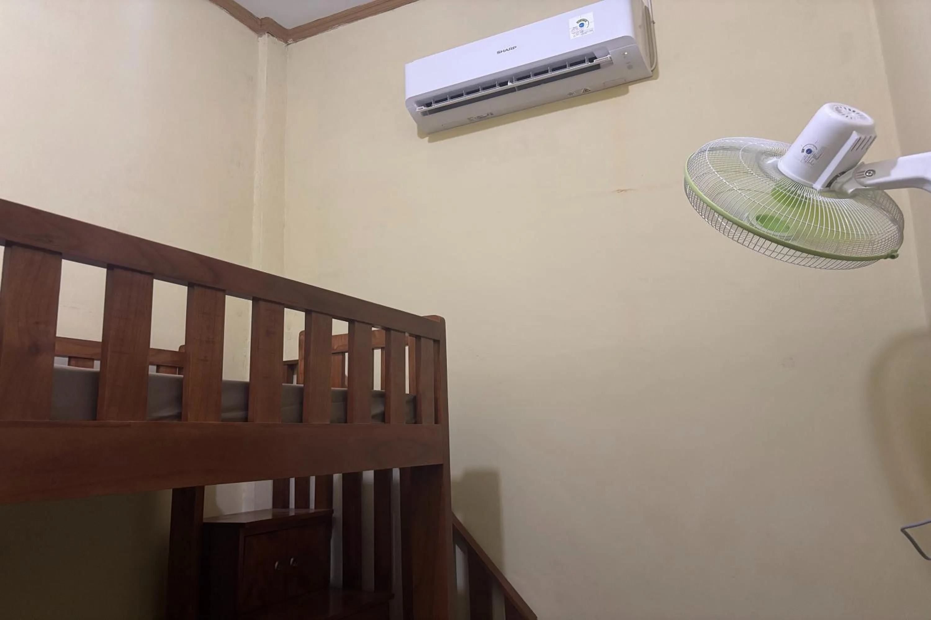 Bed in Waroeng Transit & Depary Homestay