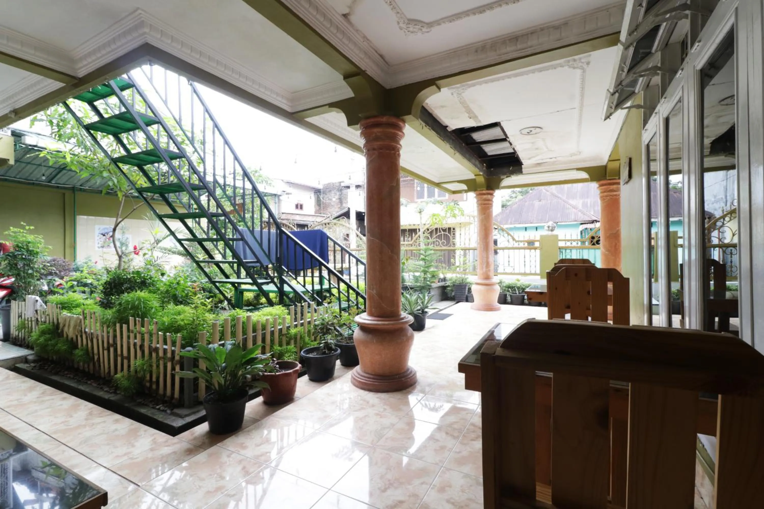 Balcony/Terrace in Waroeng Transit & Depary Homestay