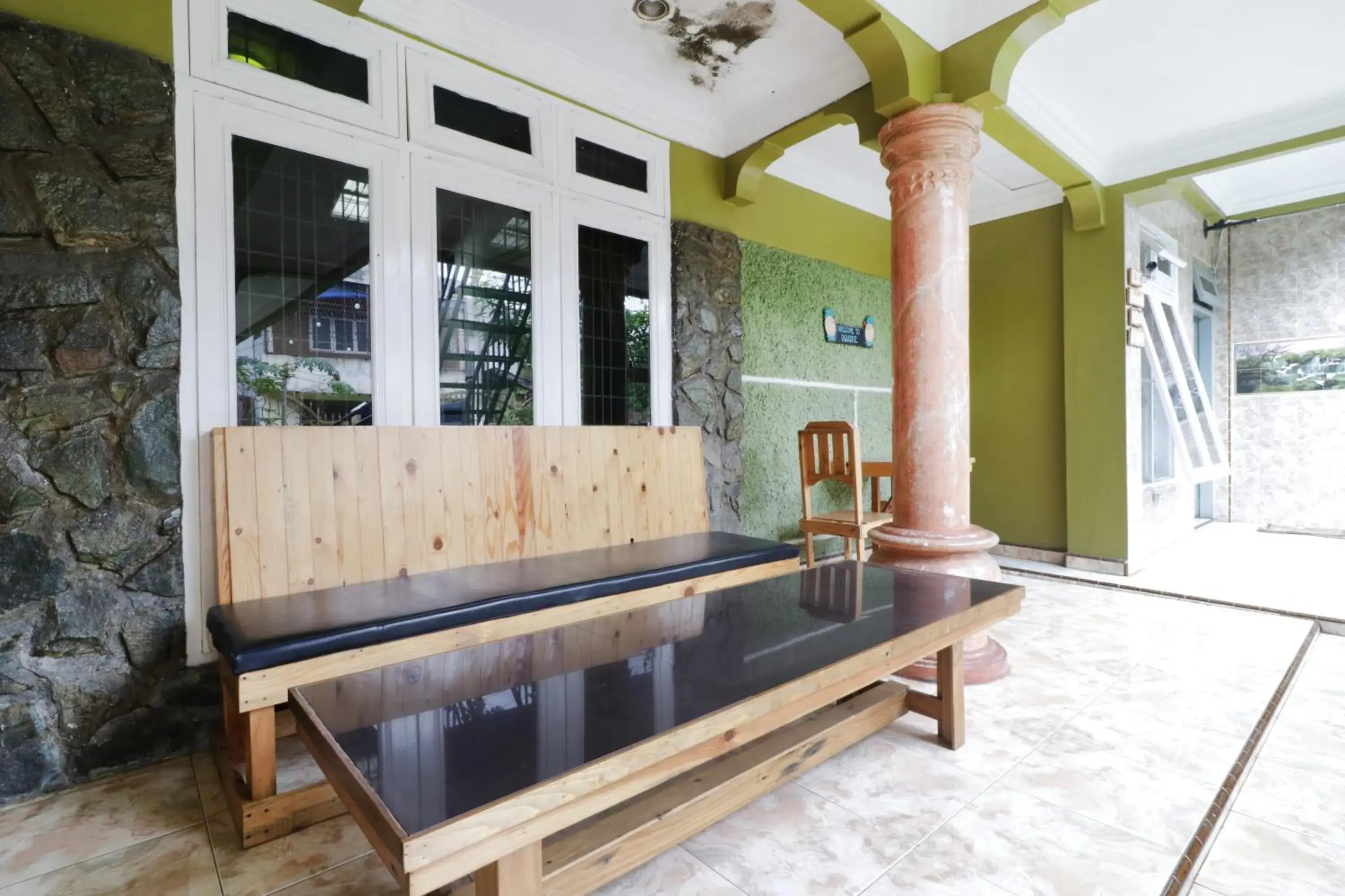 Facade/entrance in Waroeng Transit & Depary Homestay Facade/entrance in Waroeng Transit & Depary Homestay