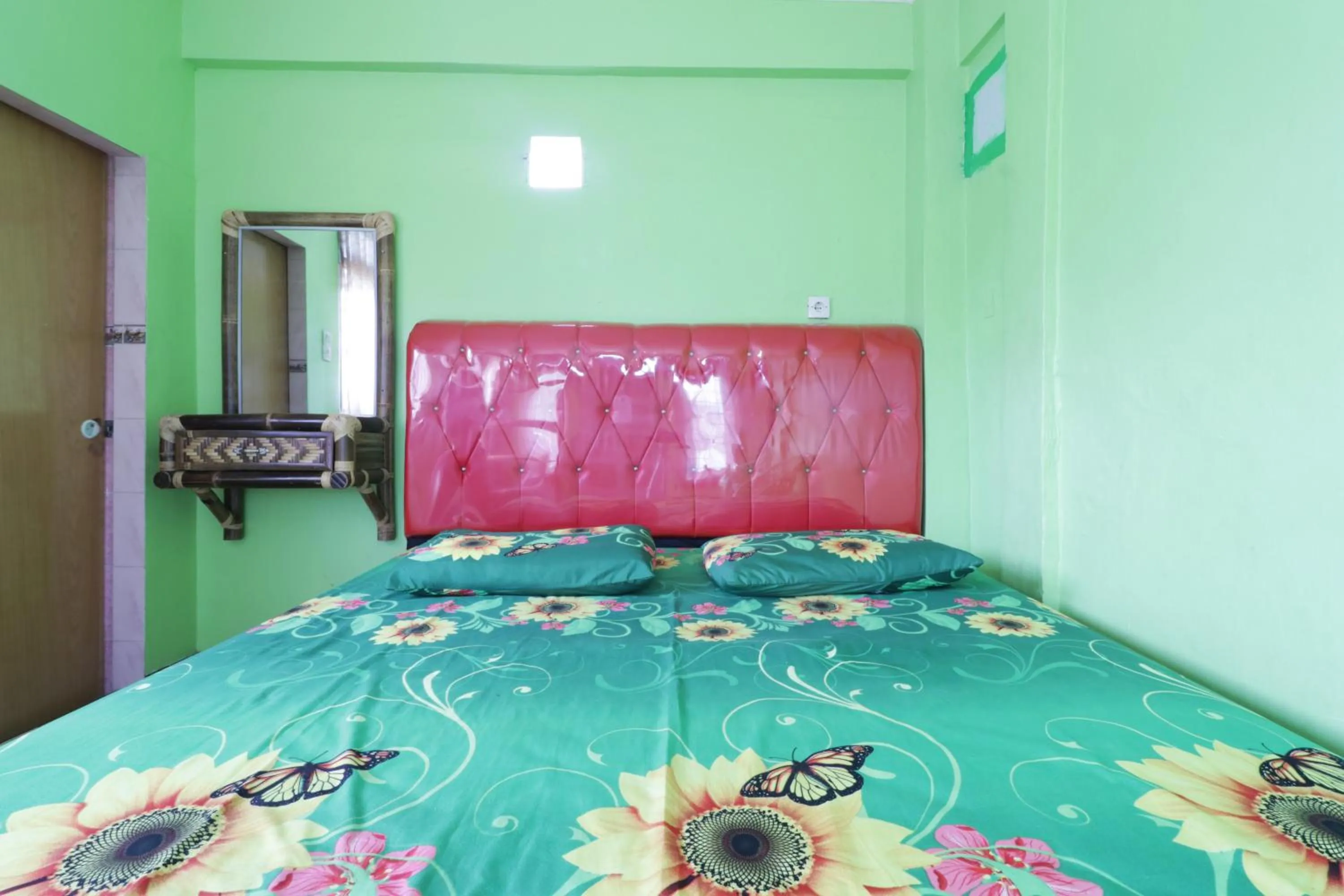 Bed in Waroeng Transit & Depary Homestay