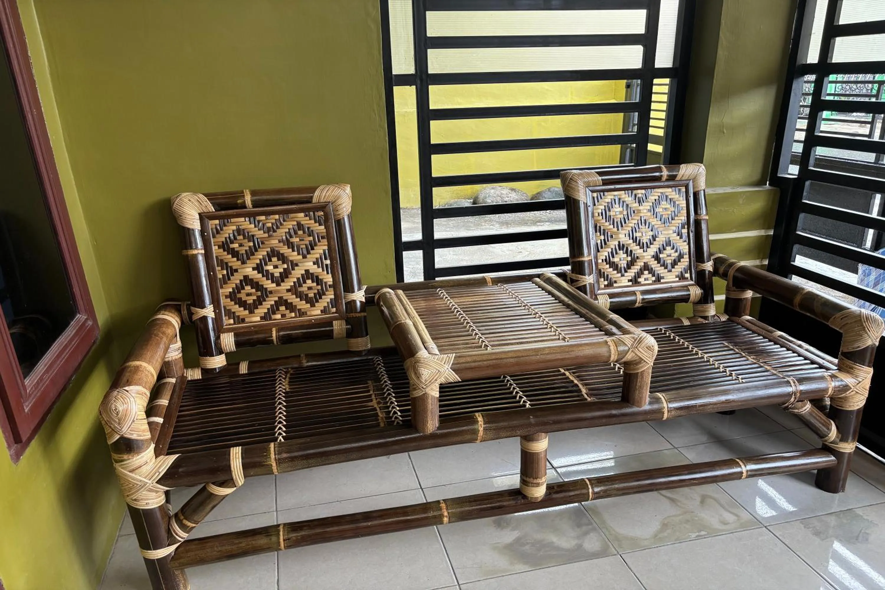 Seating area in Waroeng Transit & Depary Homestay
