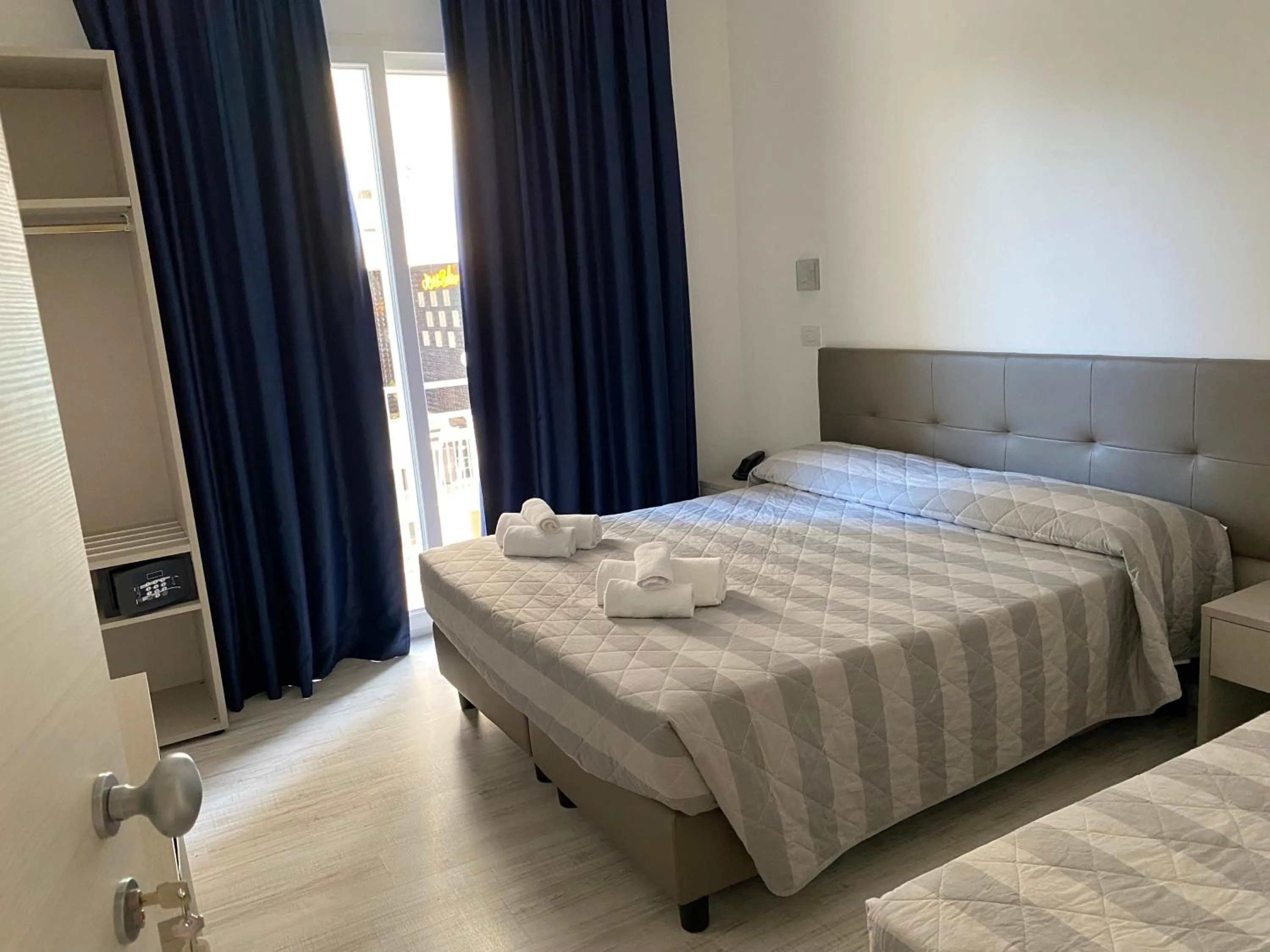 Photo of the whole room, Bed in Hotel Arena