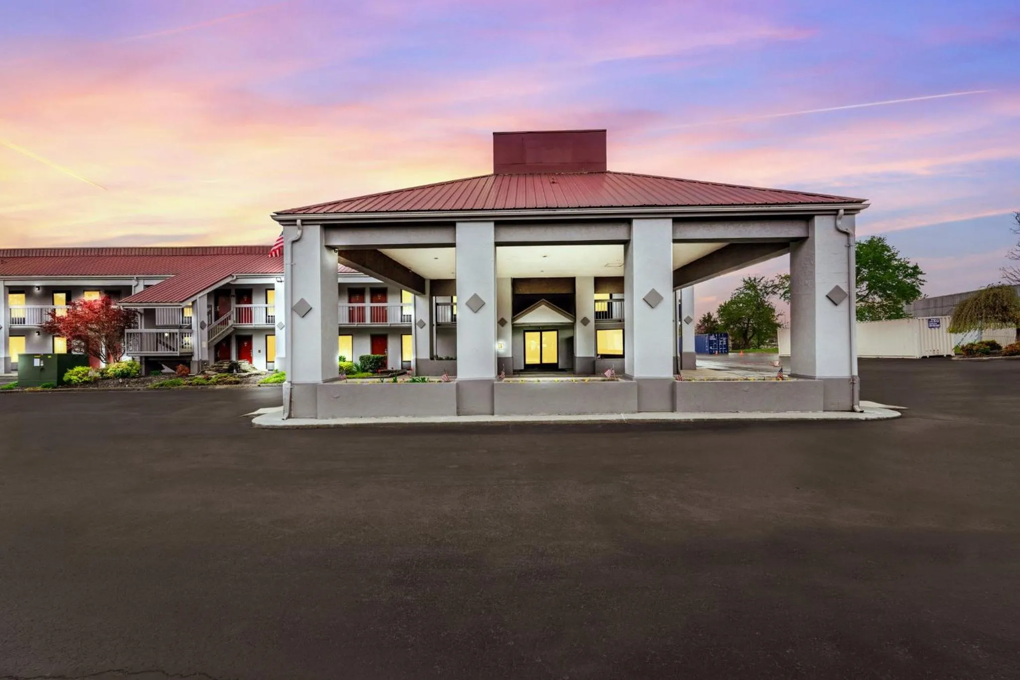 Property building in Red Roof Inn Kingsport