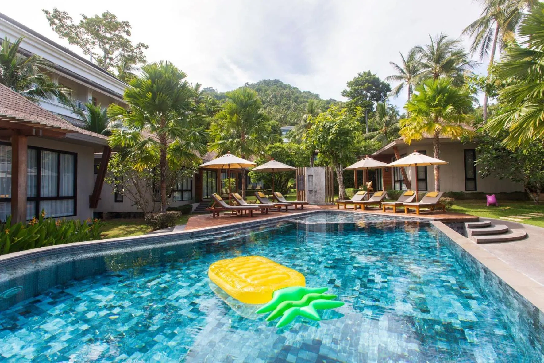 CHUZ Villas Samui SHA Plus