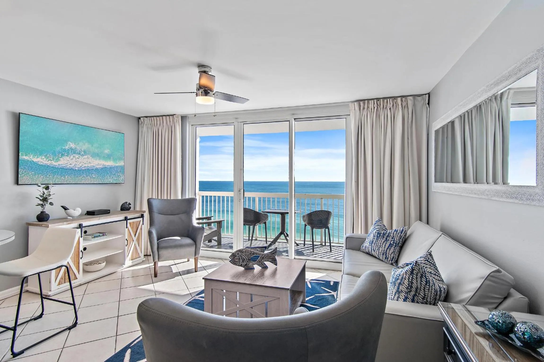 TV and multimedia in Pelican Beach Resort by Tufan