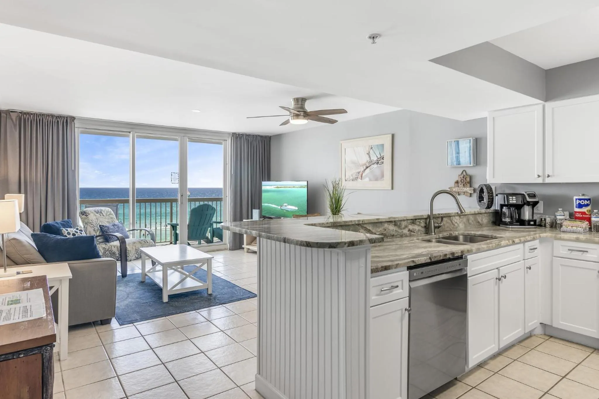 Kitchen or kitchenette in Pelican Beach Resort by Tufan