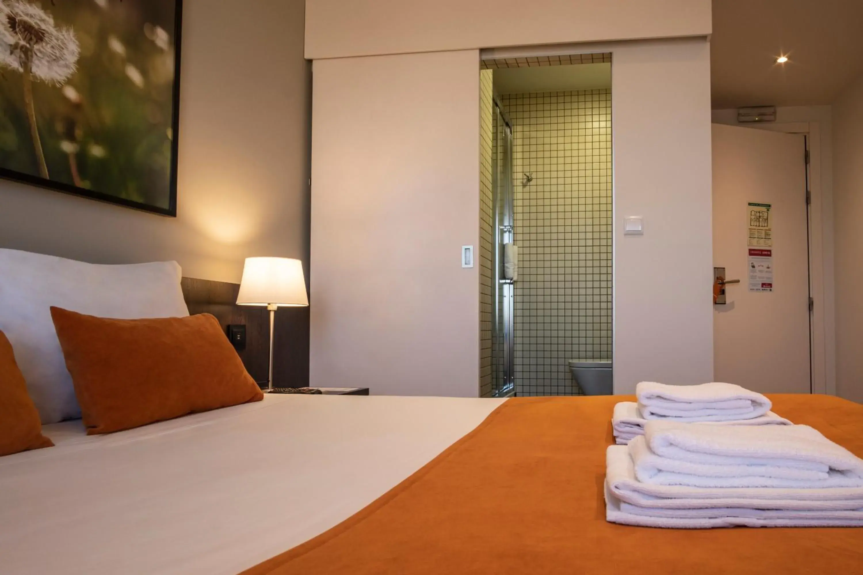 Shower, Bed in Riversuites Shower, Bed in Riversuites