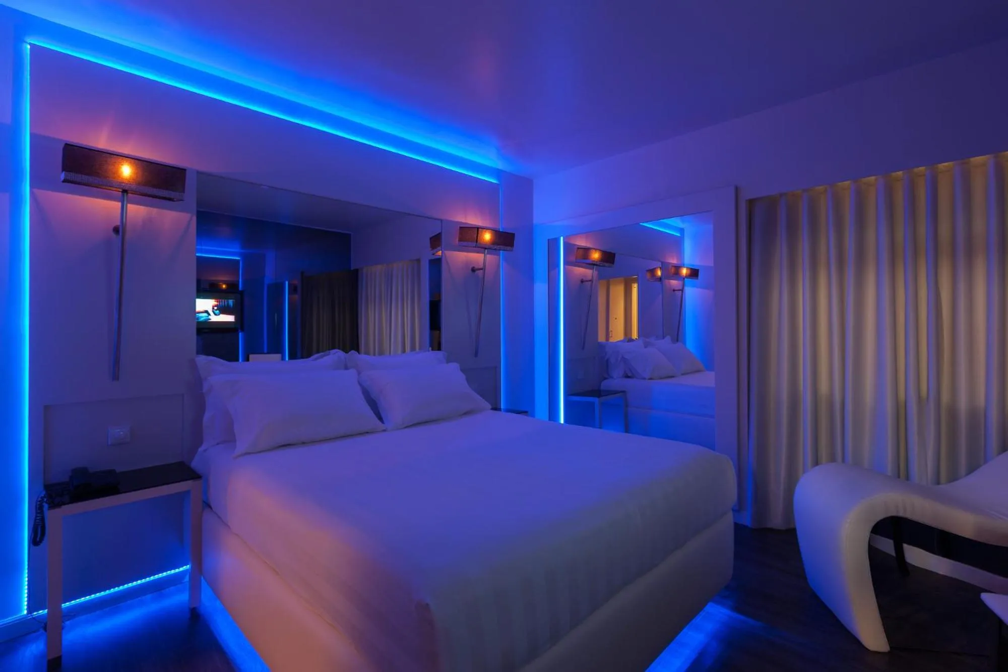 Bedroom, Bed in Motel Tropicana