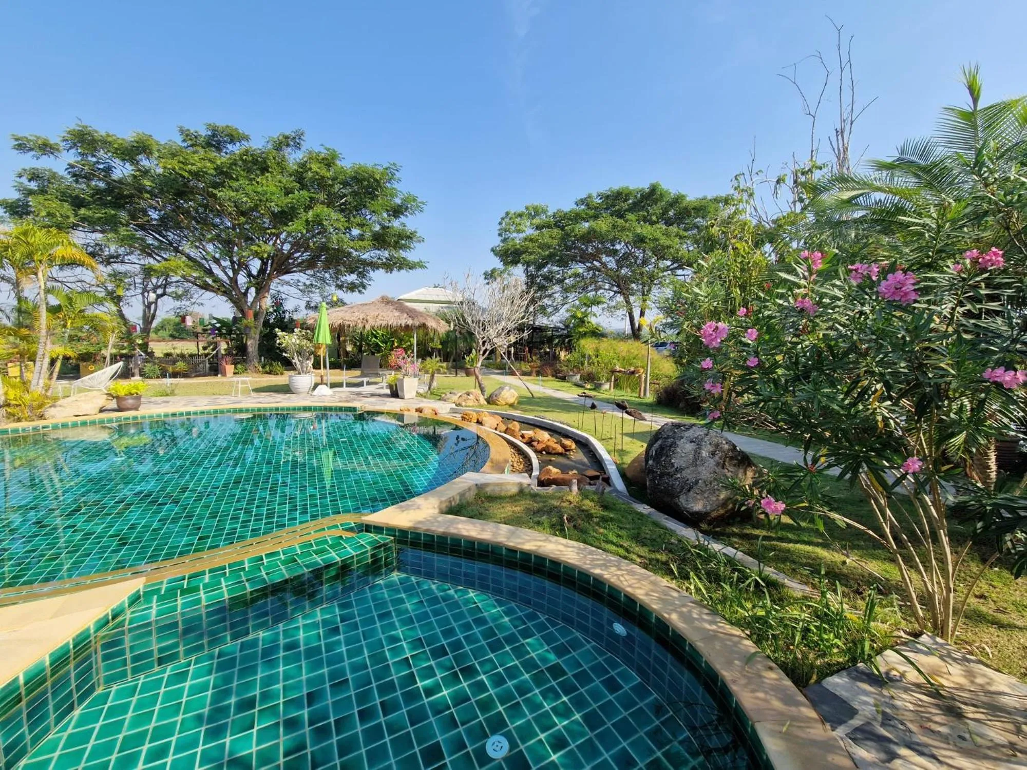 Pool view in Phoo Na Resort
