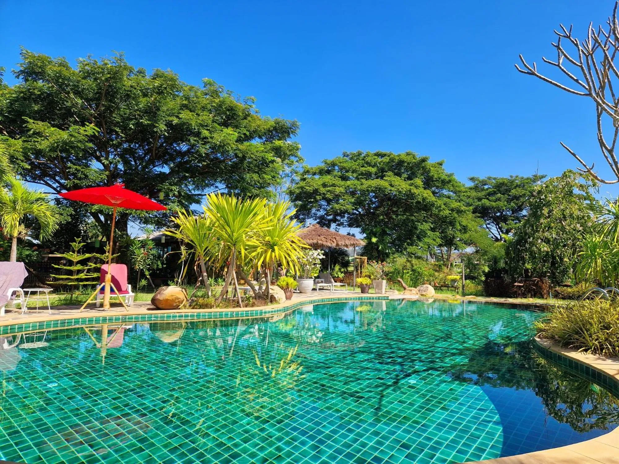 Pool view in Phoo Na Resort