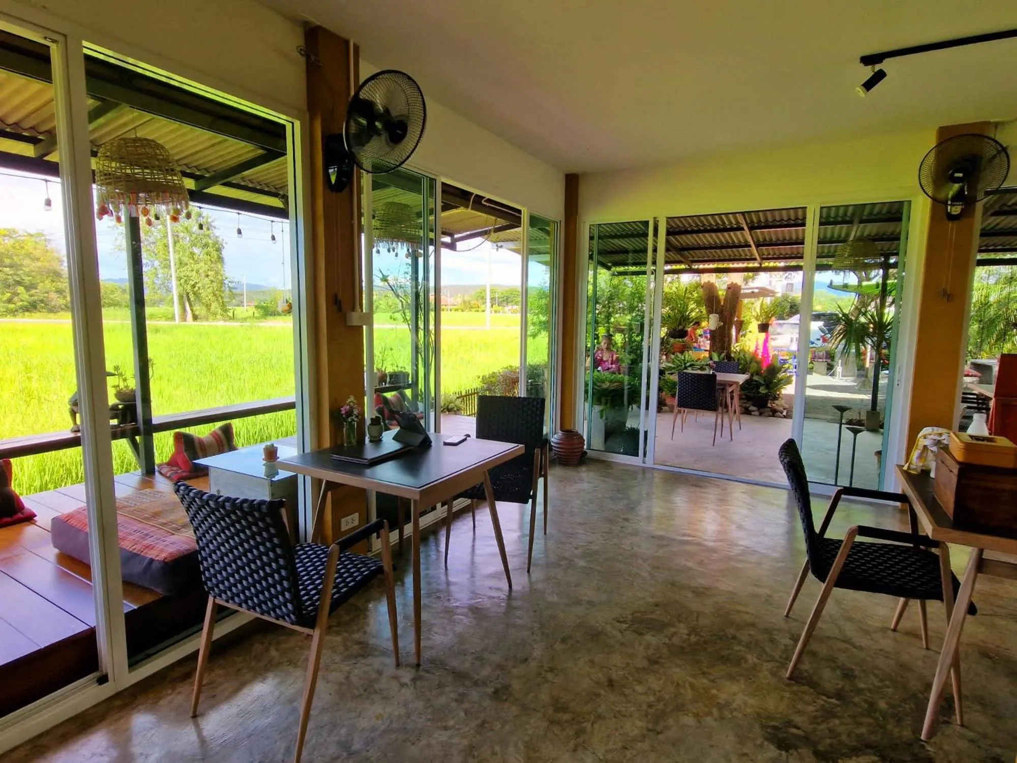 Restaurant/places to eat in Phoo Na Resort