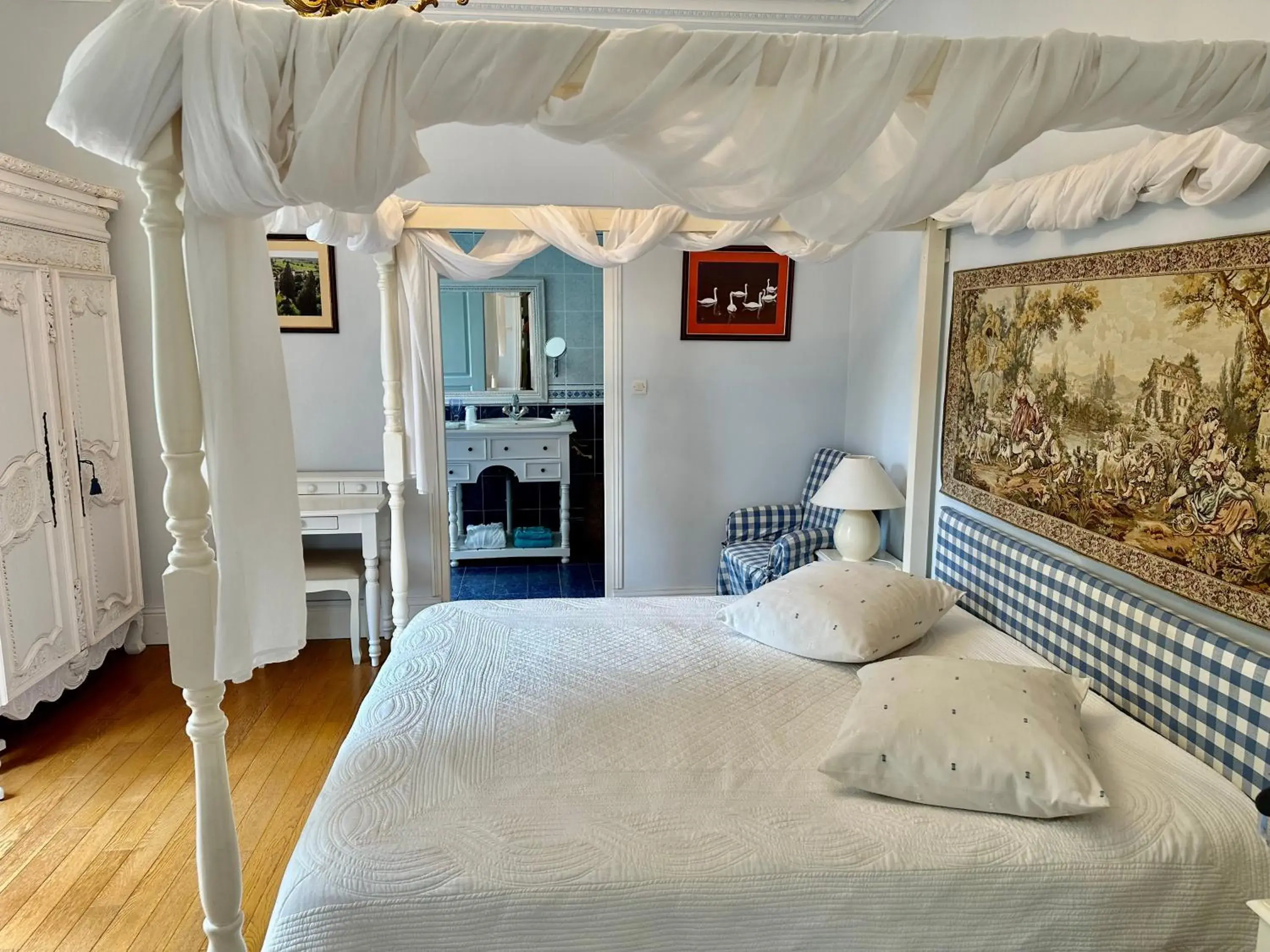 Bedroom, Bed in CHATEAU Les VALLÉES Bedroom, Bed in CHATEAU Les VALLÉES