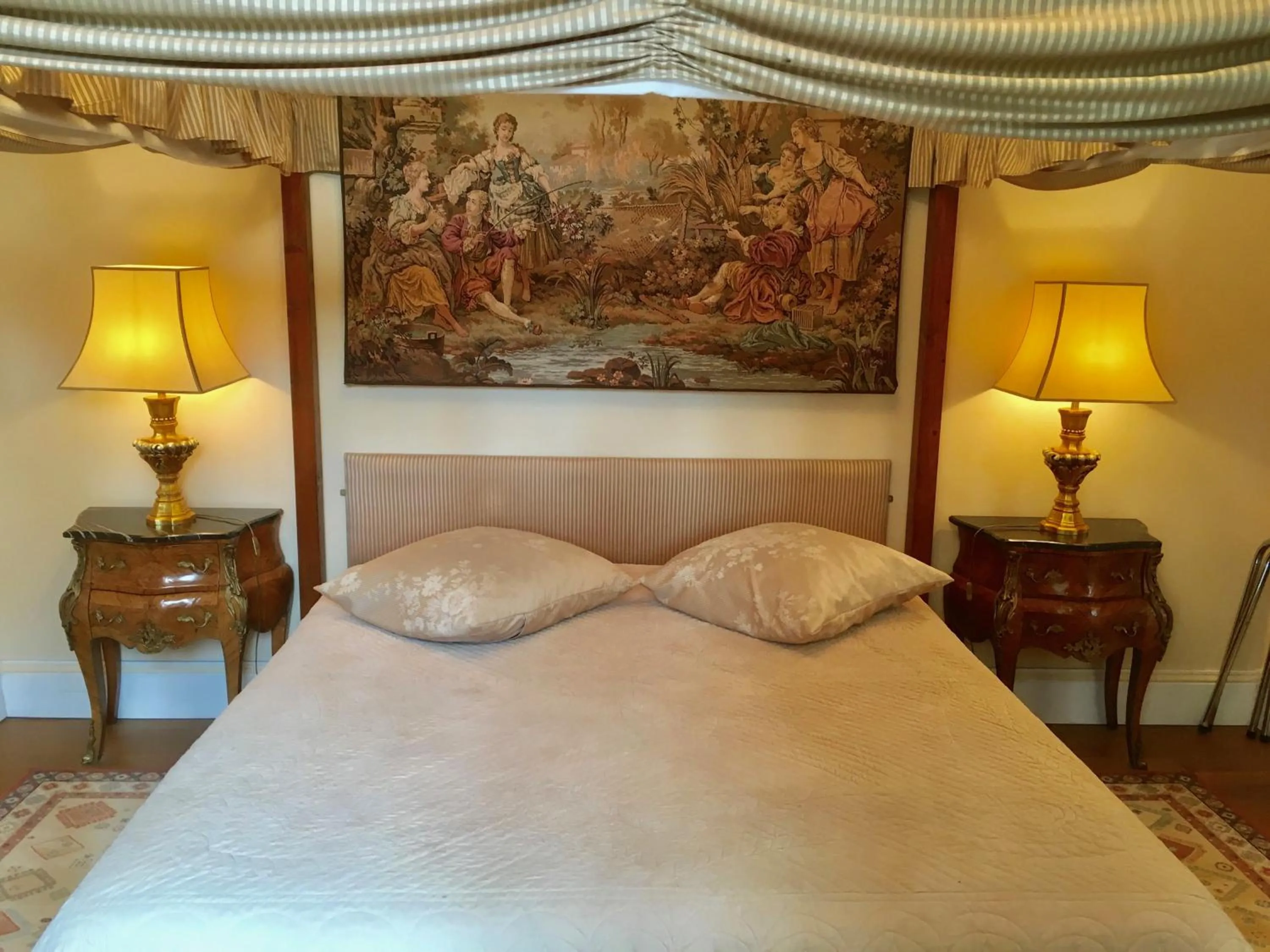 Photo of the whole room, Bed in CHATEAU Les VALLÉES