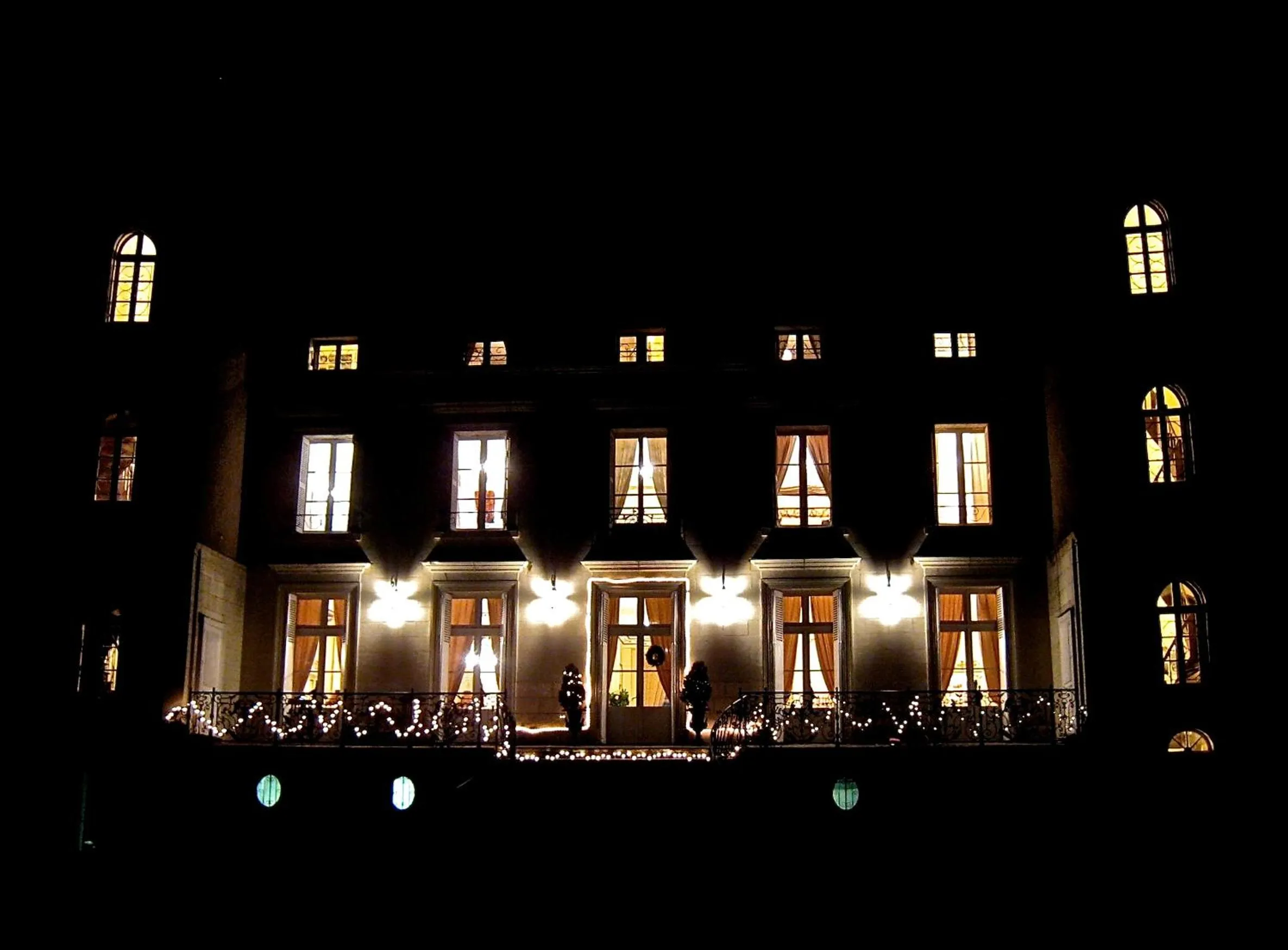 Property building in CHATEAU Les VALLÉES