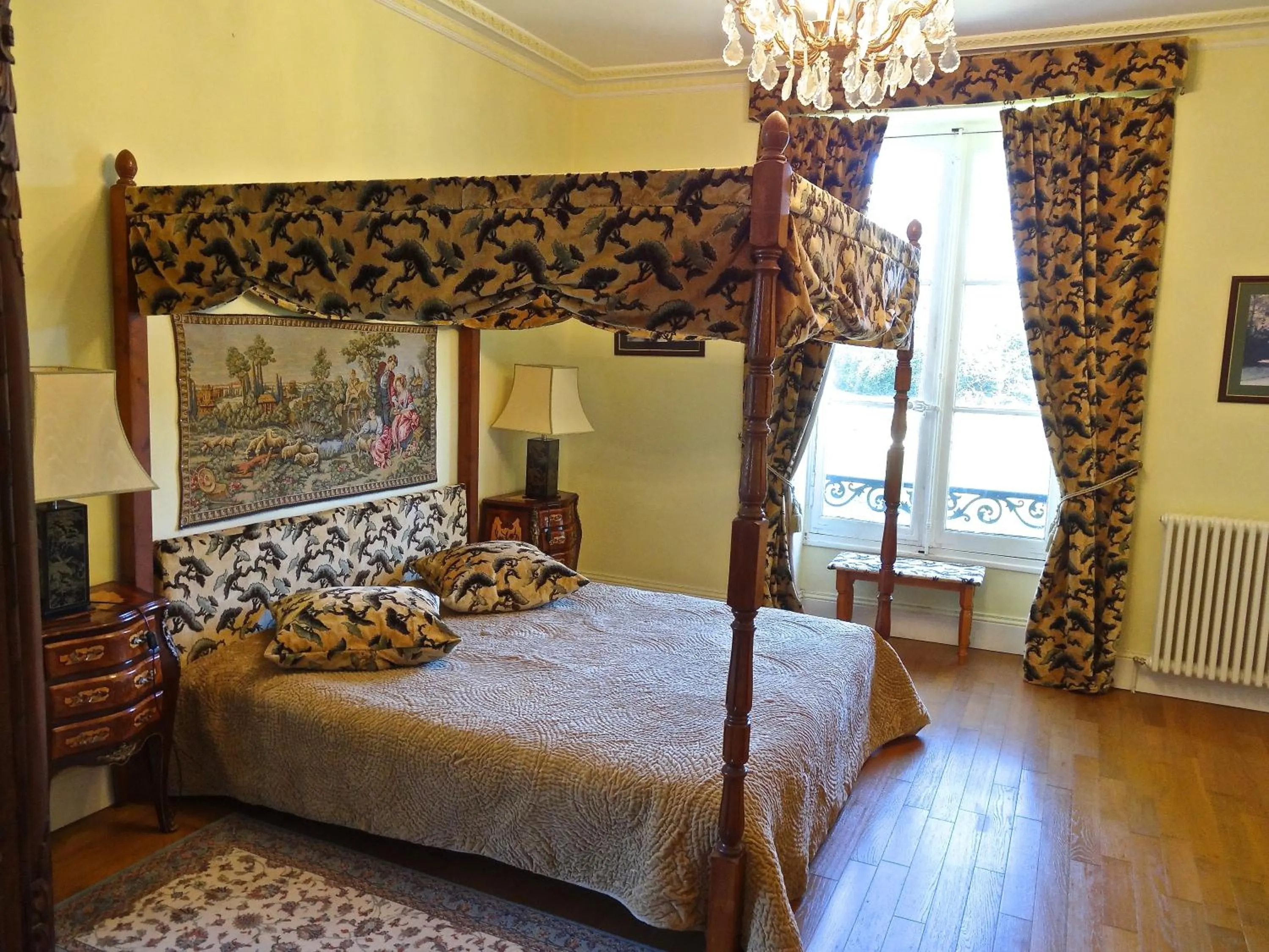 Decorative detail, Bed in CHATEAU Les VALLÉES