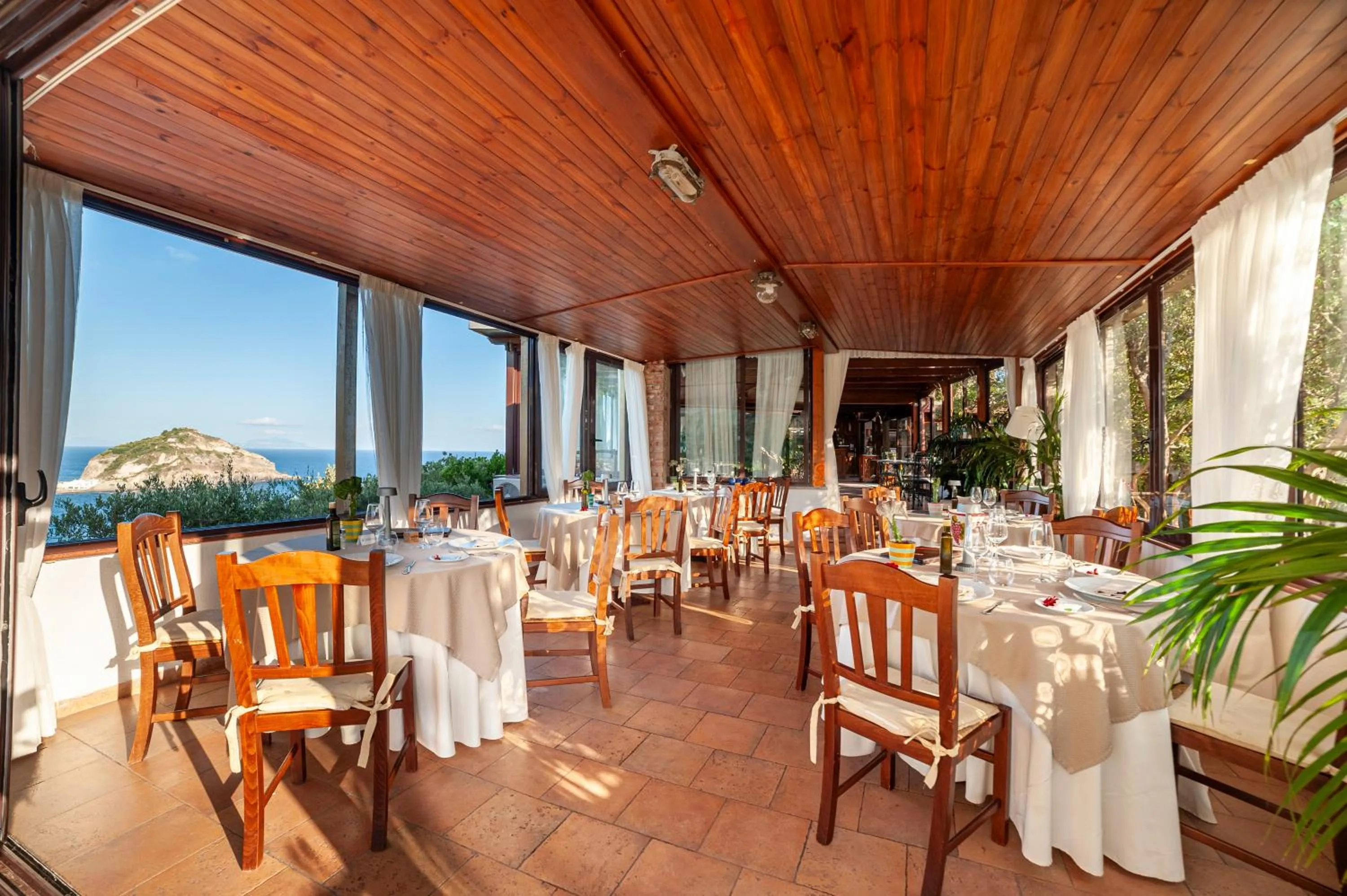 Restaurant/places to eat in Punta Chiarito Resort