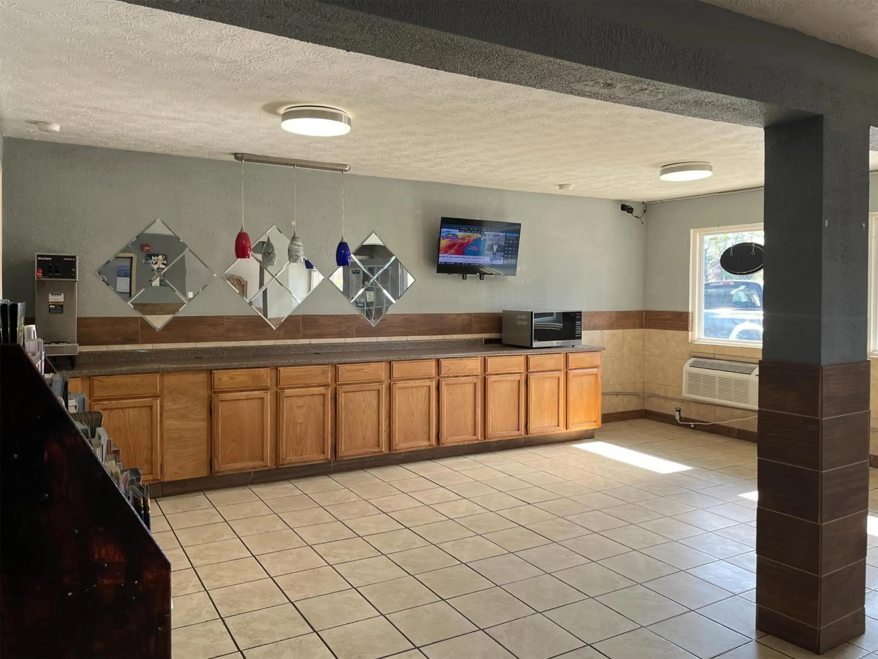 Lobby or reception in Studio 6 Suites Hurricane, WV Lobby or reception in Studio 6 Suites Hurricane, WV