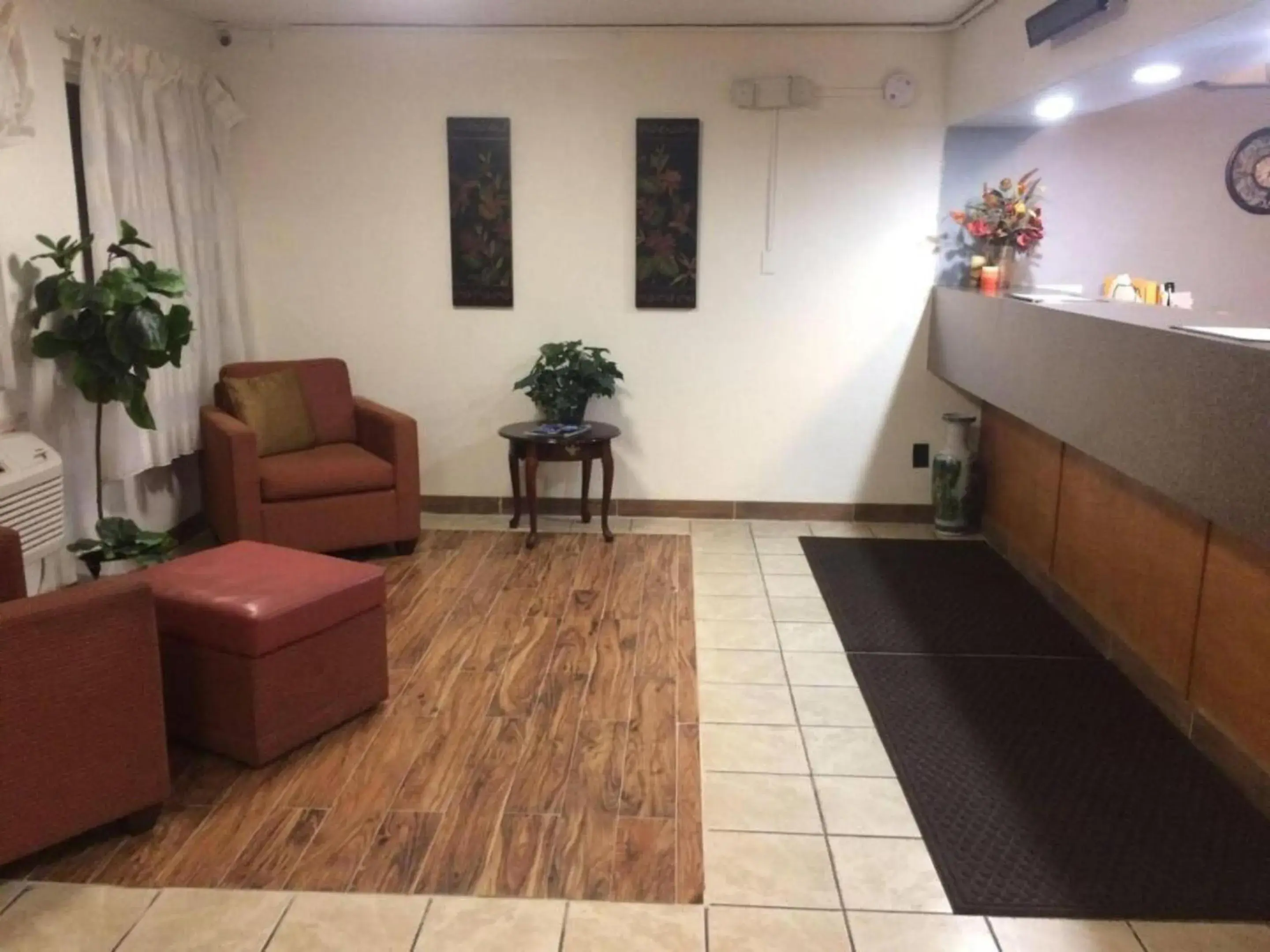 Lobby or reception in Studio 6 Suites Hurricane, WV Lobby or reception in Studio 6 Suites Hurricane, WV