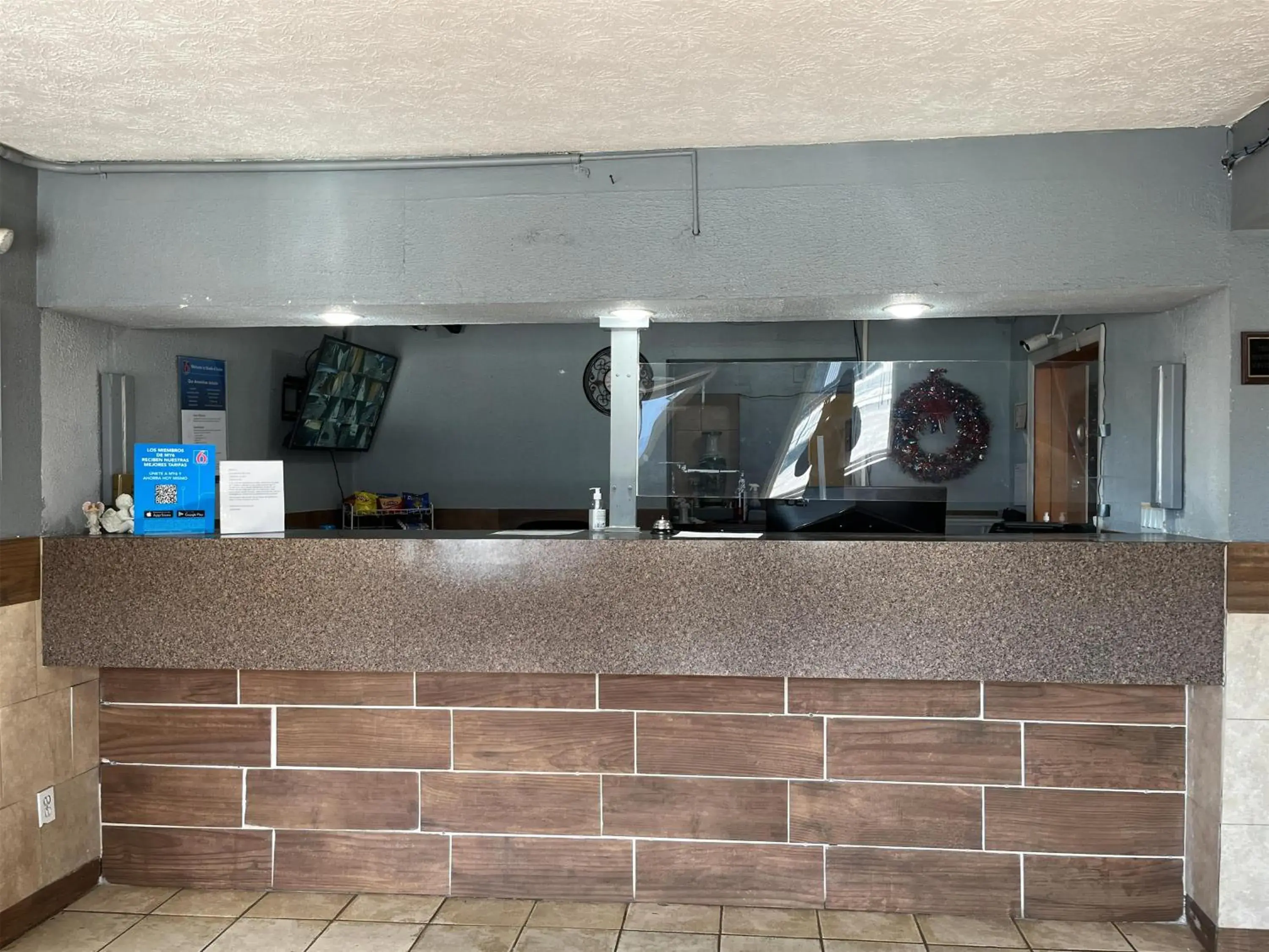 Lobby or reception in Studio 6 Suites Hurricane, WV Lobby or reception in Studio 6 Suites Hurricane, WV