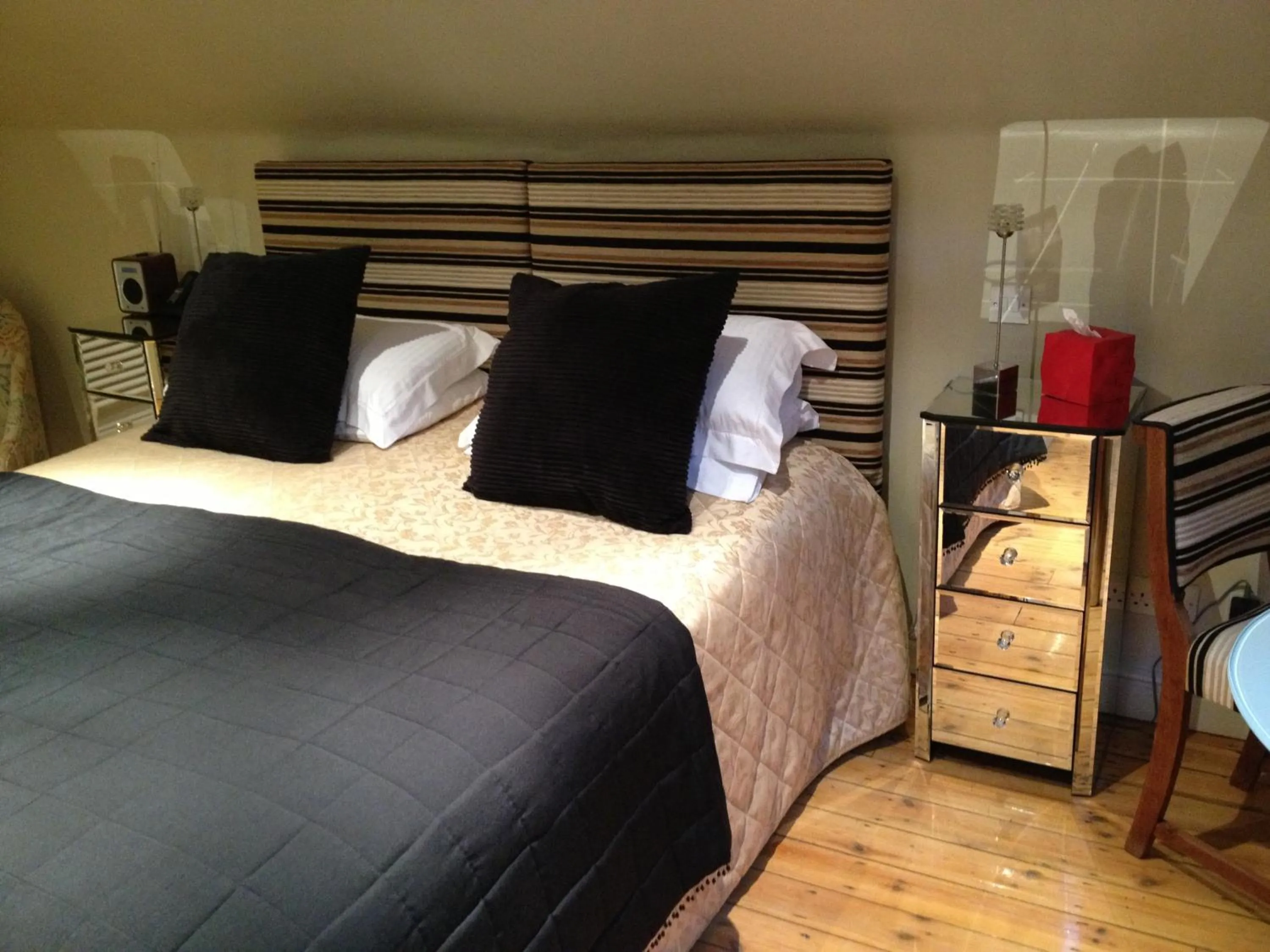 Bed in Hickman Hill Hotel