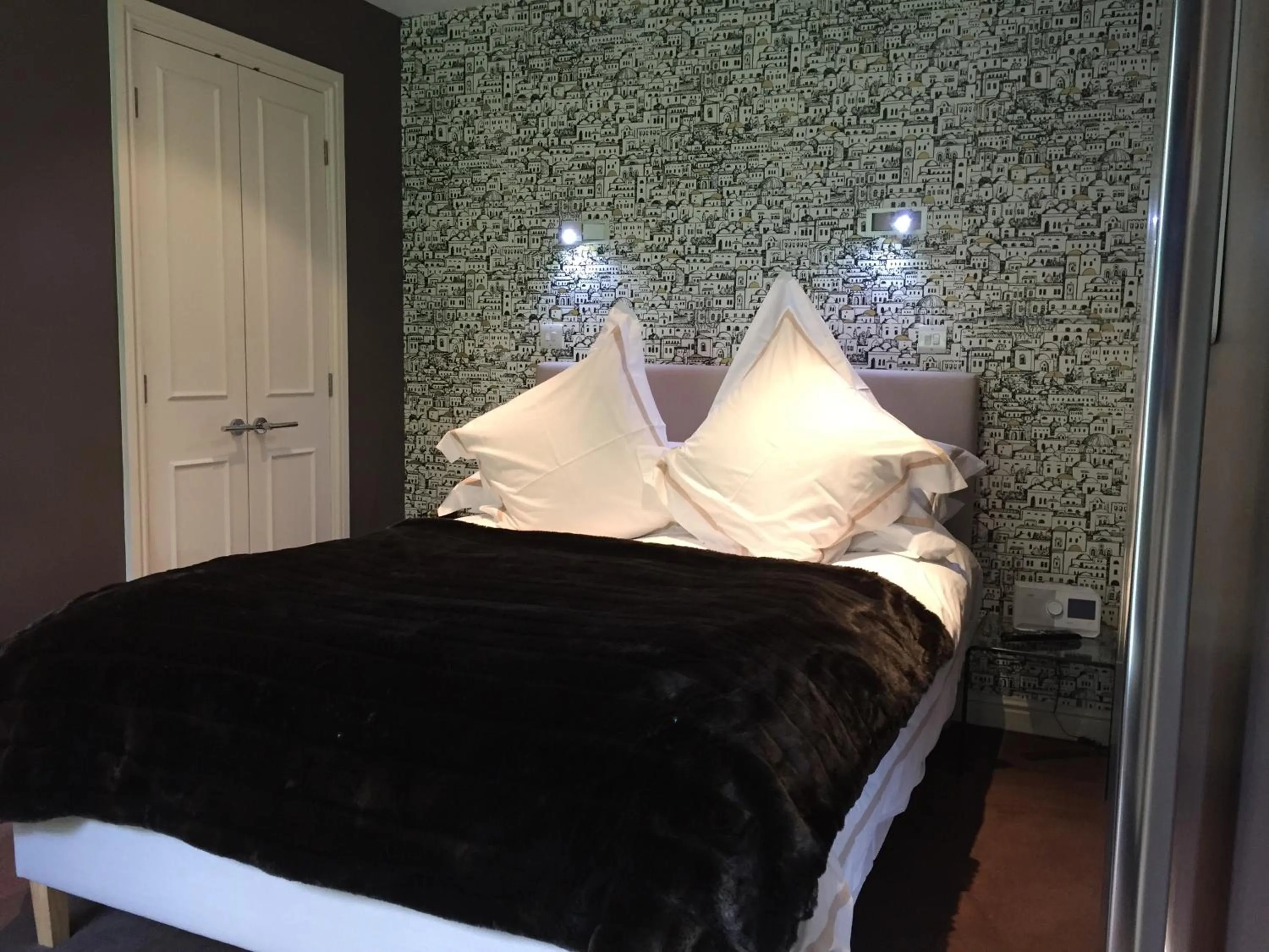 Bed in Hickman Hill Hotel