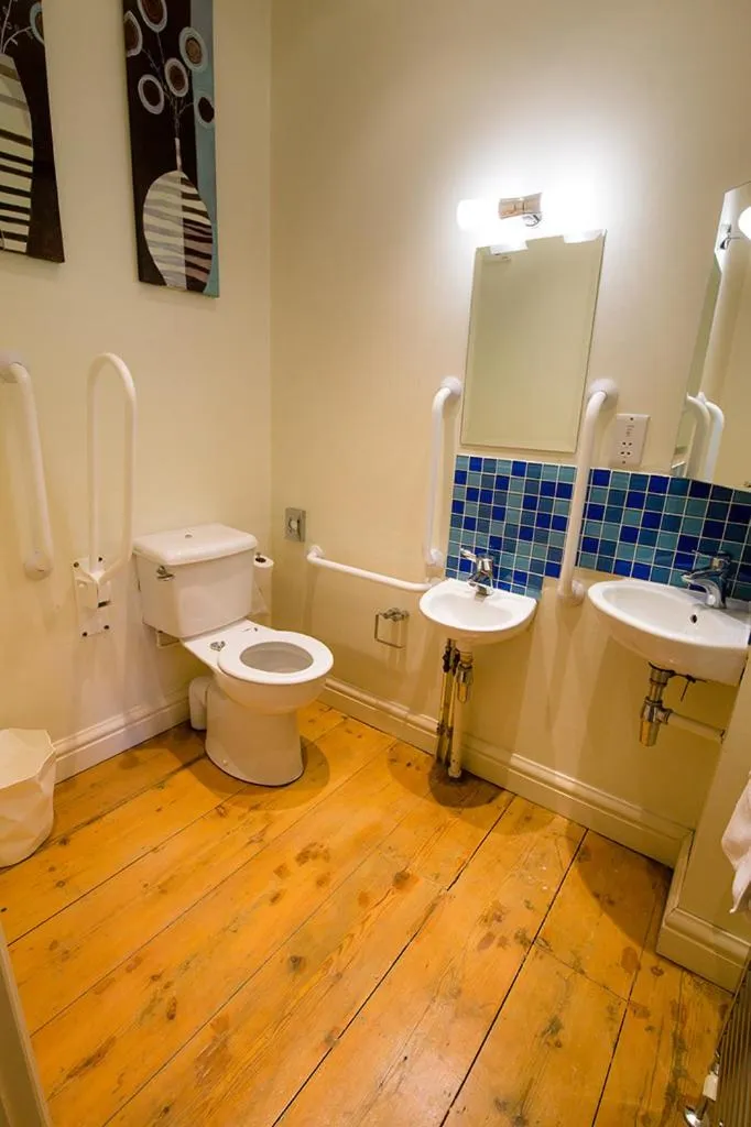 Bathroom in Hickman Hill Hotel