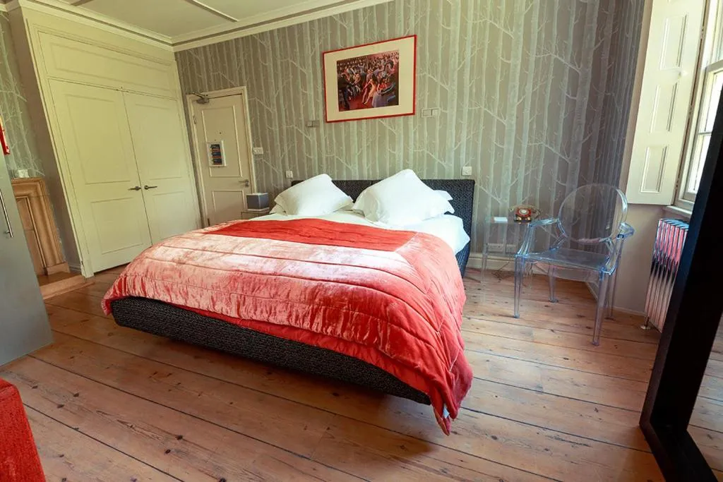 Photo of the whole room, Bed in Hickman Hill Hotel