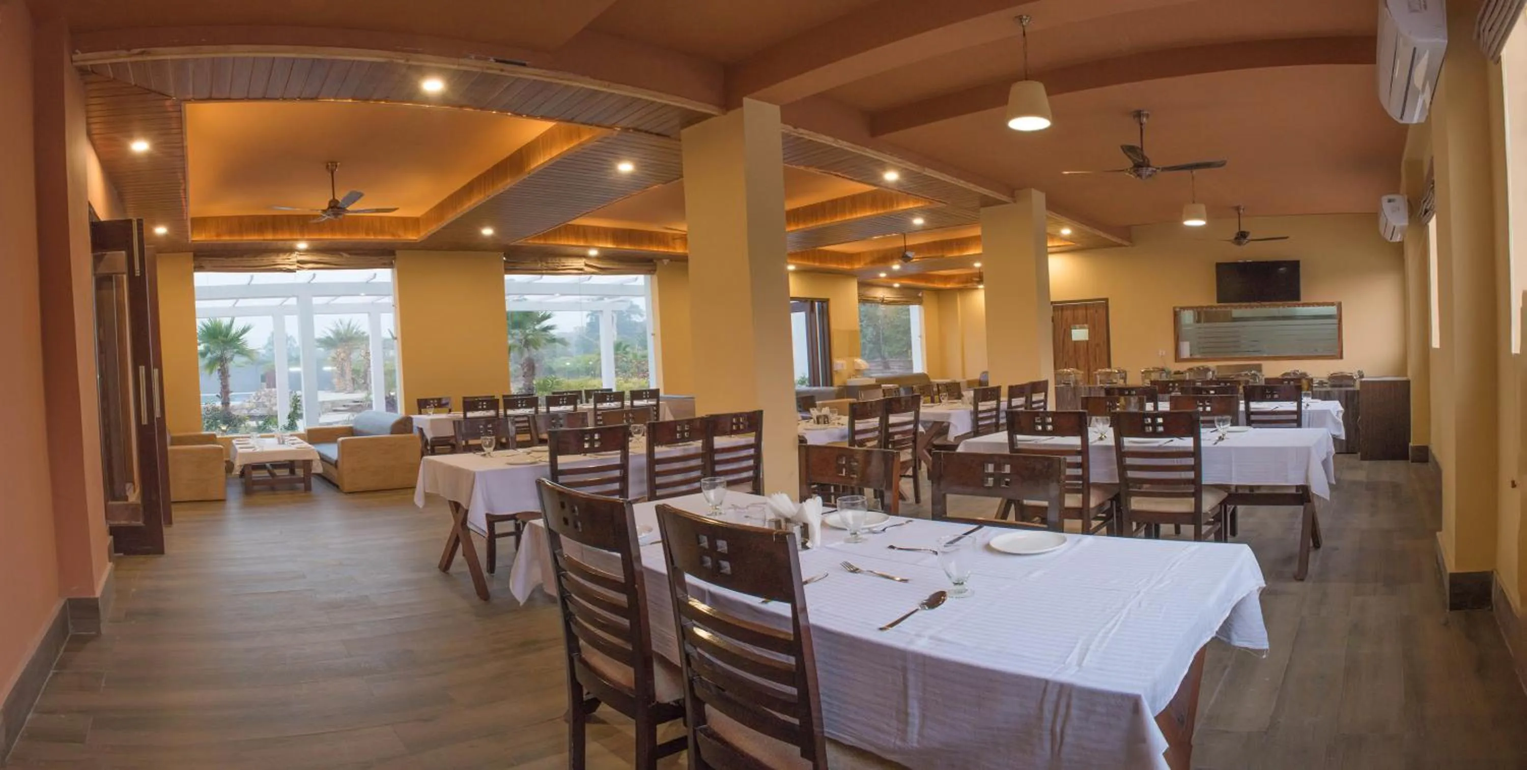 Restaurant/places to eat in The Darien Resort