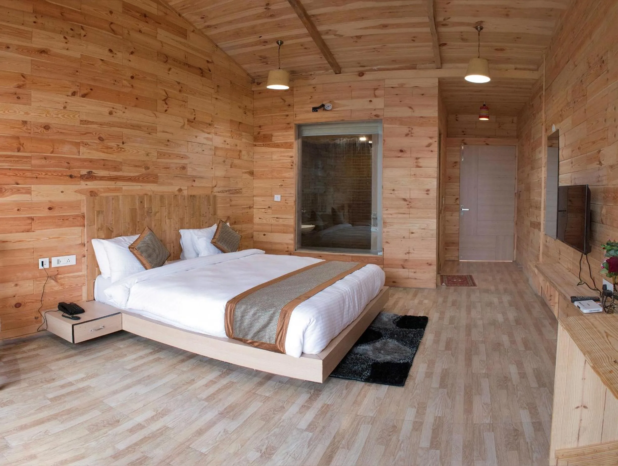 Photo of the whole room, Bed in The Darien Resort