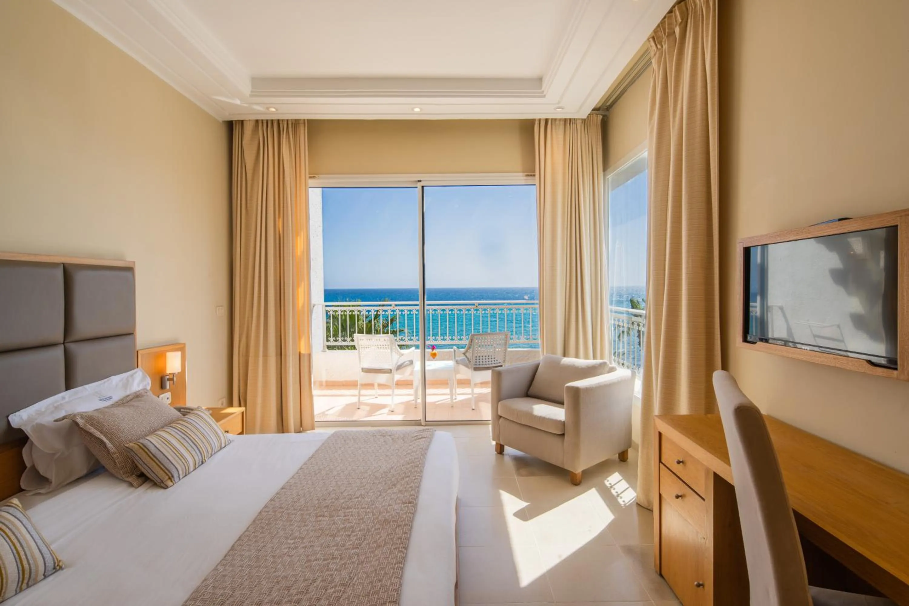 Sea view, Bed in Hotel Bel Azur Thalasso & Bungalows