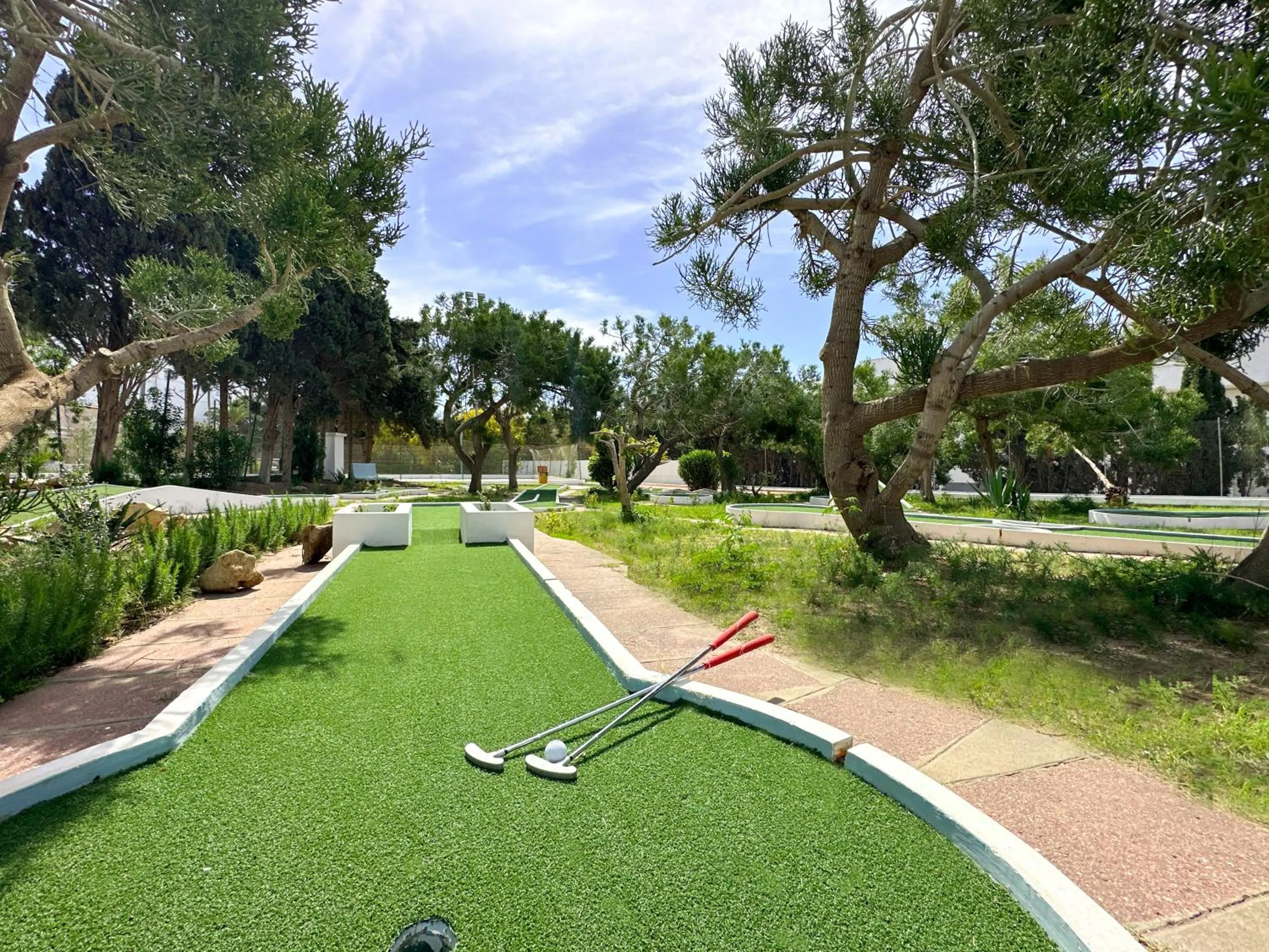 Minigolf in Hotel Bel Azur Thalasso & Bungalows