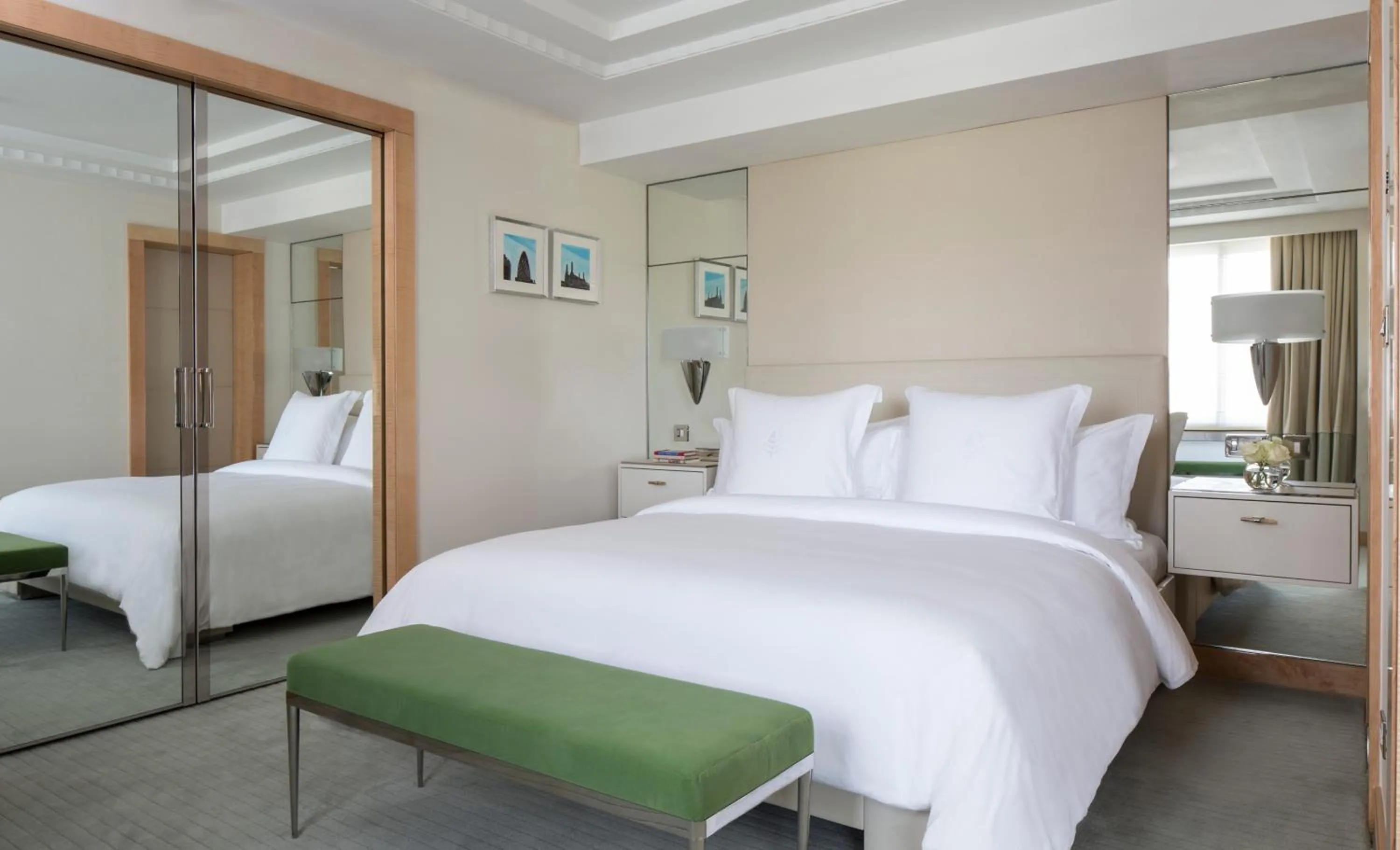 Bedroom, Bed in Four Seasons Hotel London at Park Lane