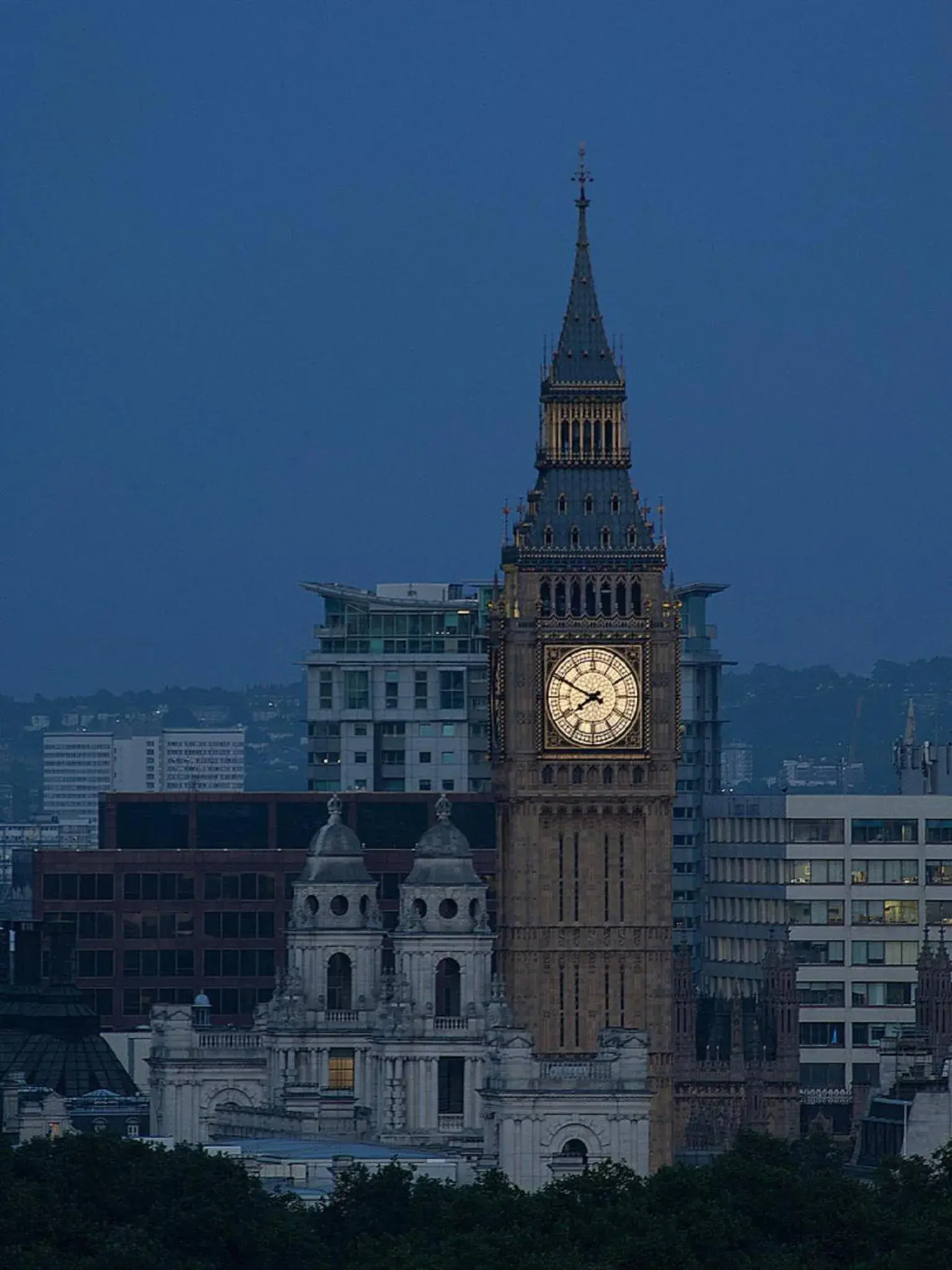 Deluxe King Room in Four Seasons Hotel London at Park Lane Deluxe King Room in Four Seasons Hotel London at Park Lane