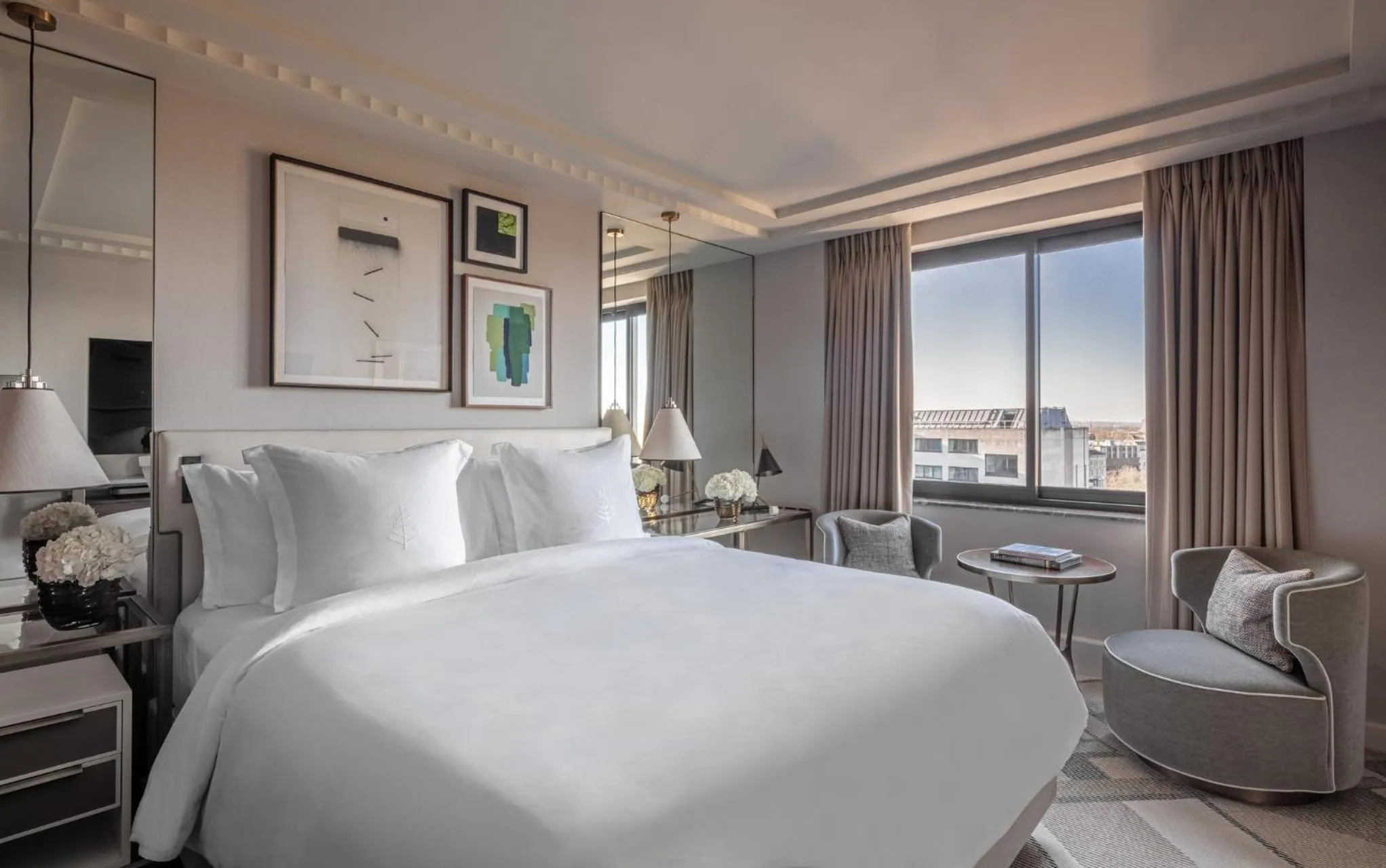 Bedroom, Bed in Four Seasons Hotel London at Park Lane