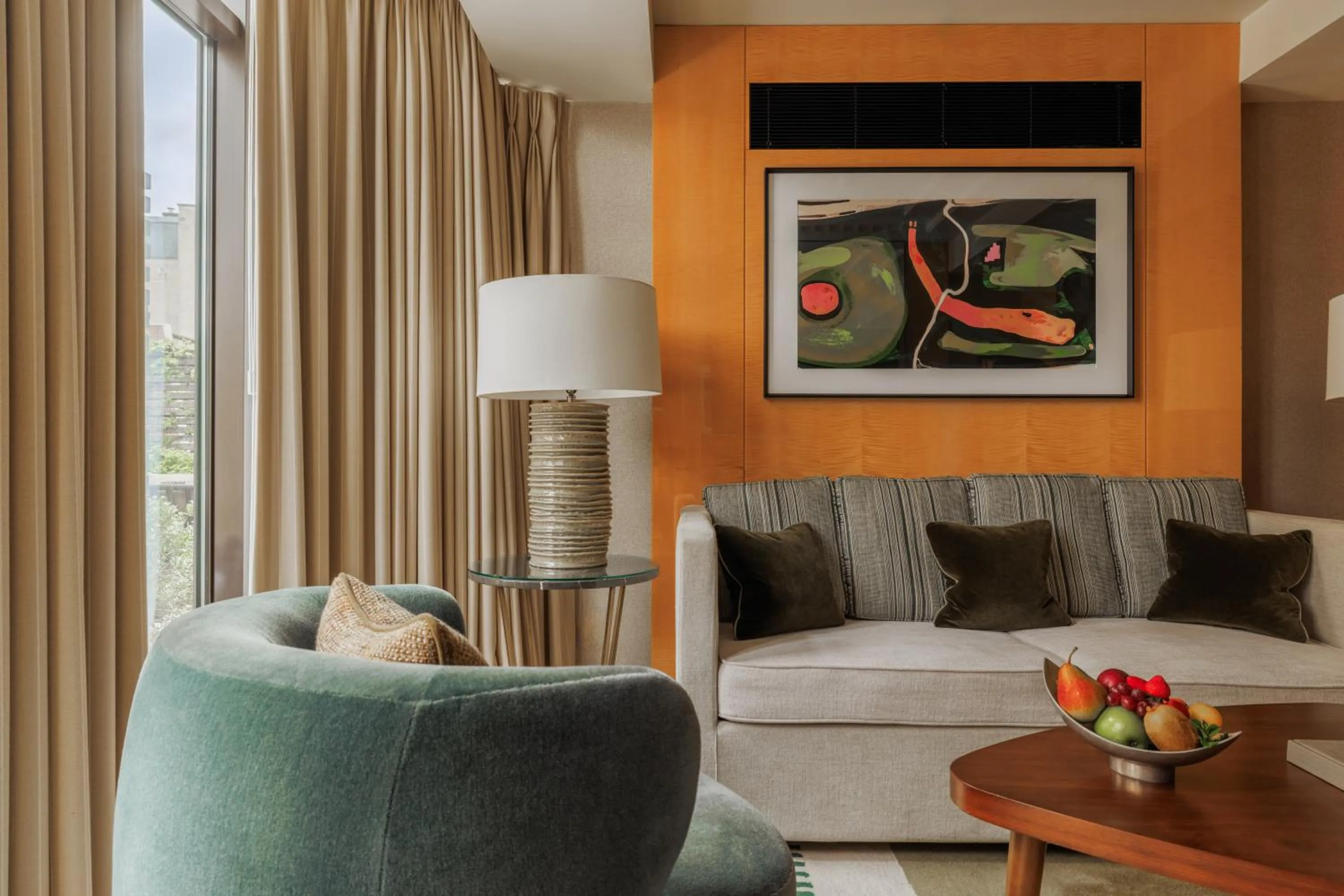 Living room in Four Seasons Hotel London at Park Lane