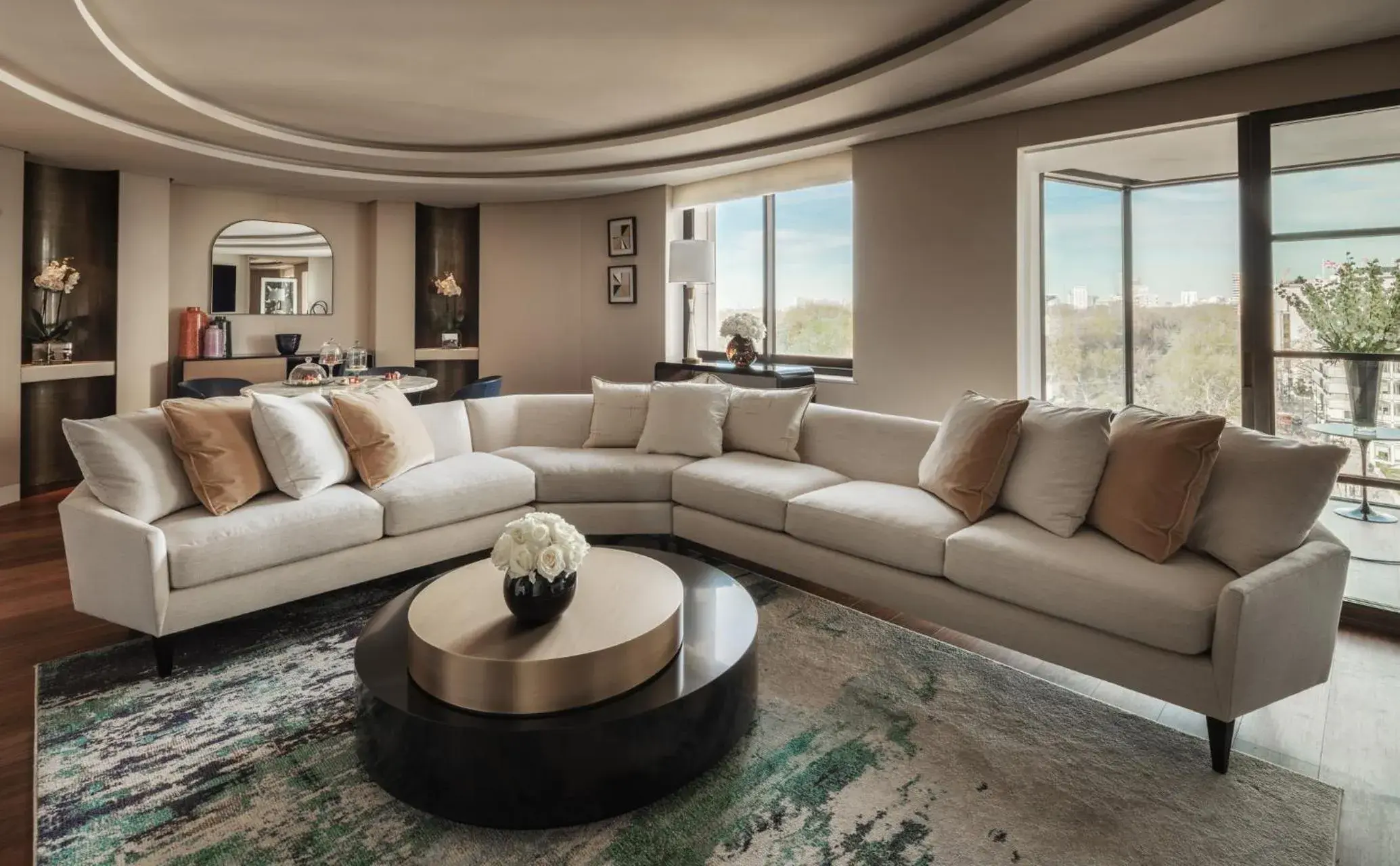 Living room in Four Seasons Hotel London at Park Lane Living room in Four Seasons Hotel London at Park Lane