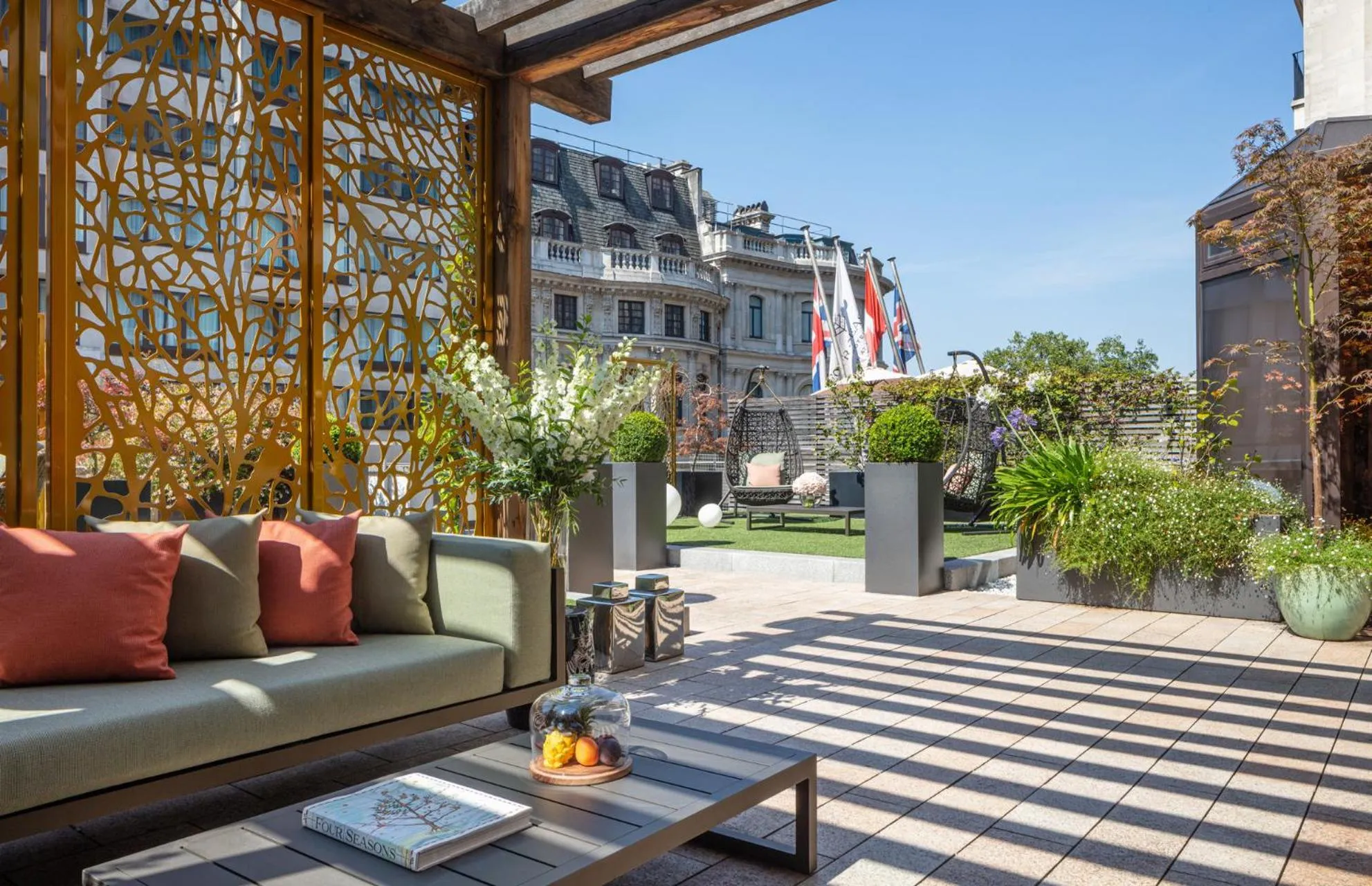 Balcony/Terrace in Four Seasons Hotel London at Park Lane
