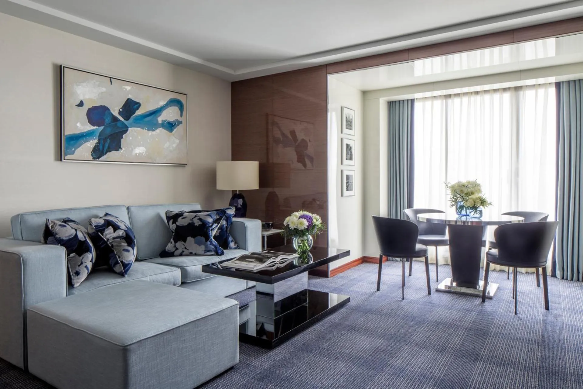 Seating area in Four Seasons Hotel London at Park Lane