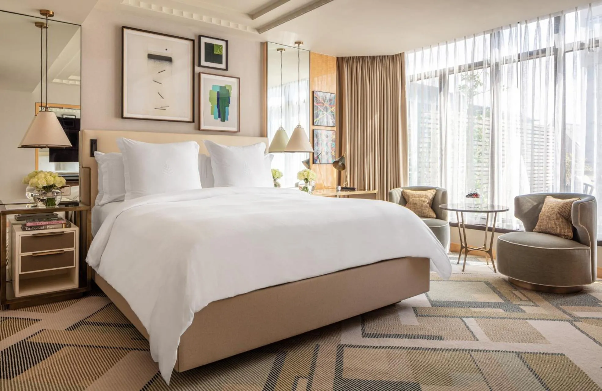 Bedroom, Bed in Four Seasons Hotel London at Park Lane