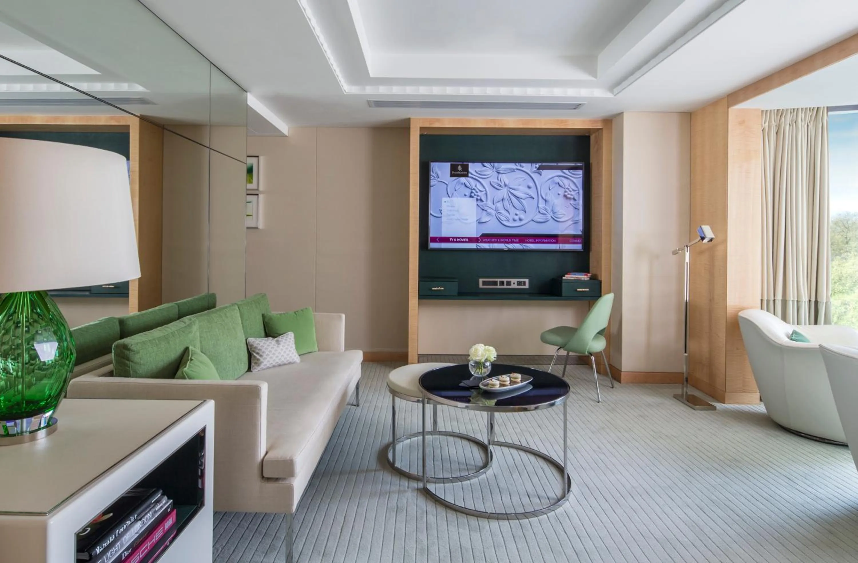 Seating area in Four Seasons Hotel London at Park Lane