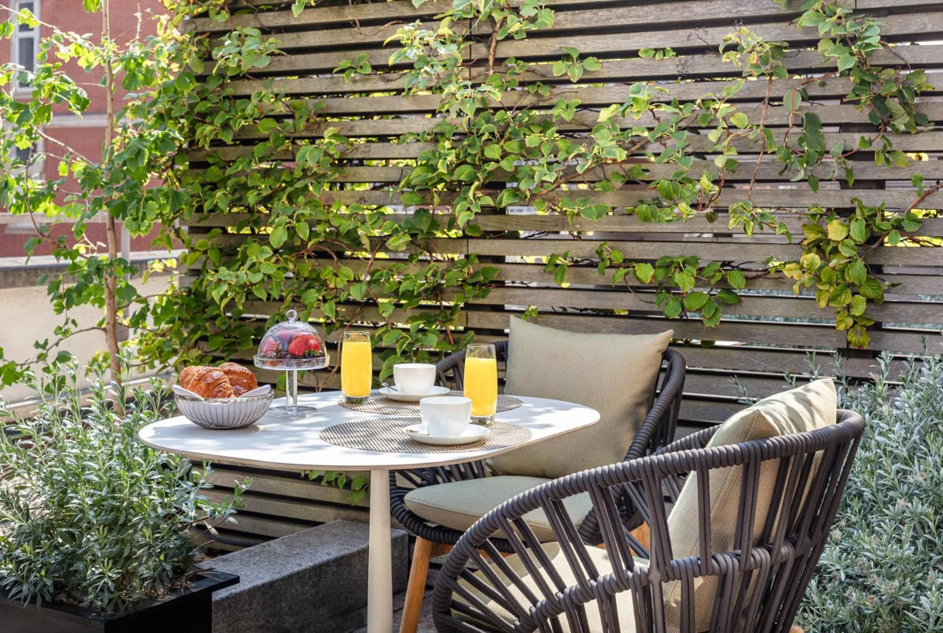 Balcony/Terrace in Four Seasons Hotel London at Park Lane