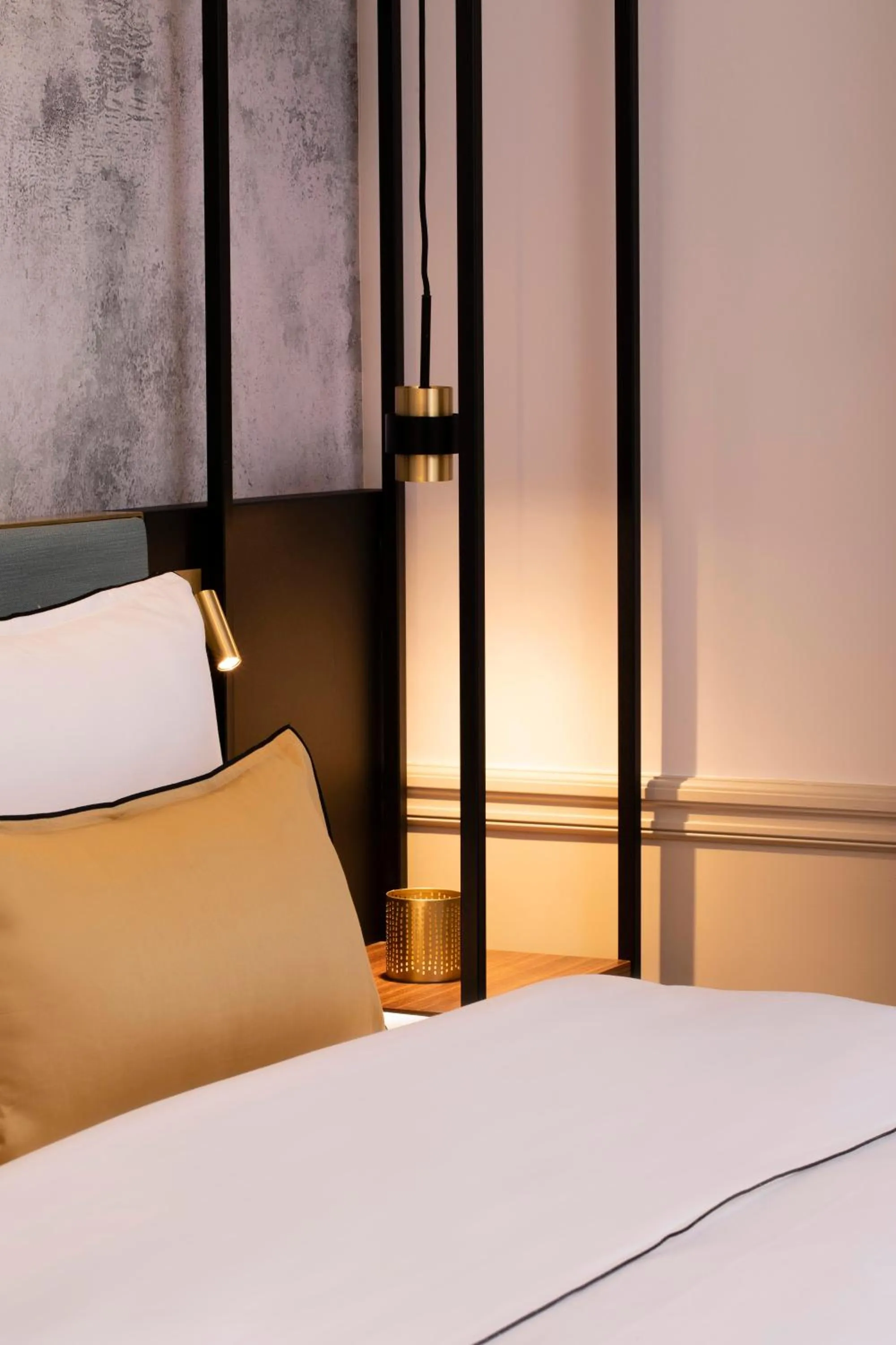 Bedroom, Bed in Victoria Palace Hotel