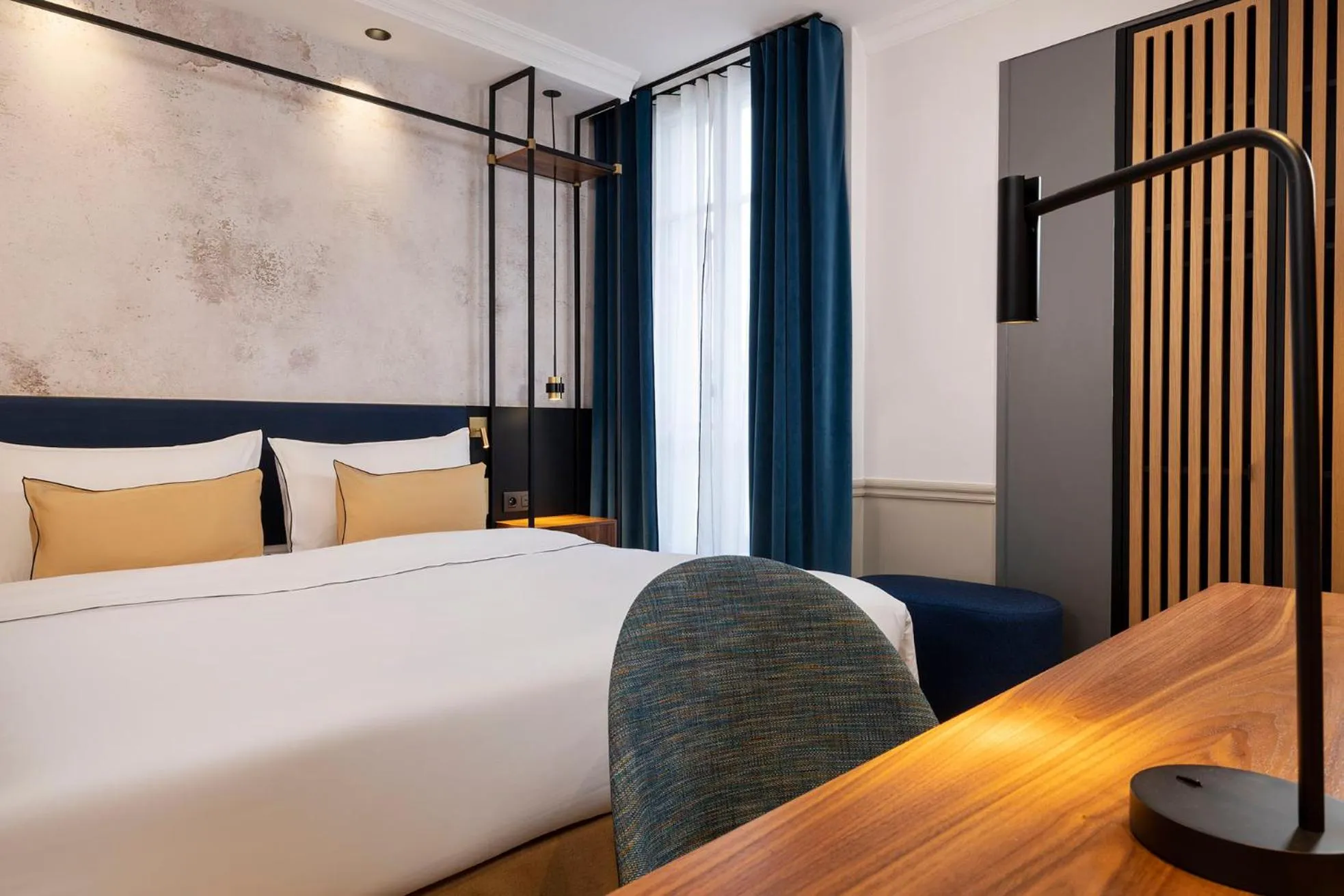 Bedroom, Bed in Victoria Palace Hotel